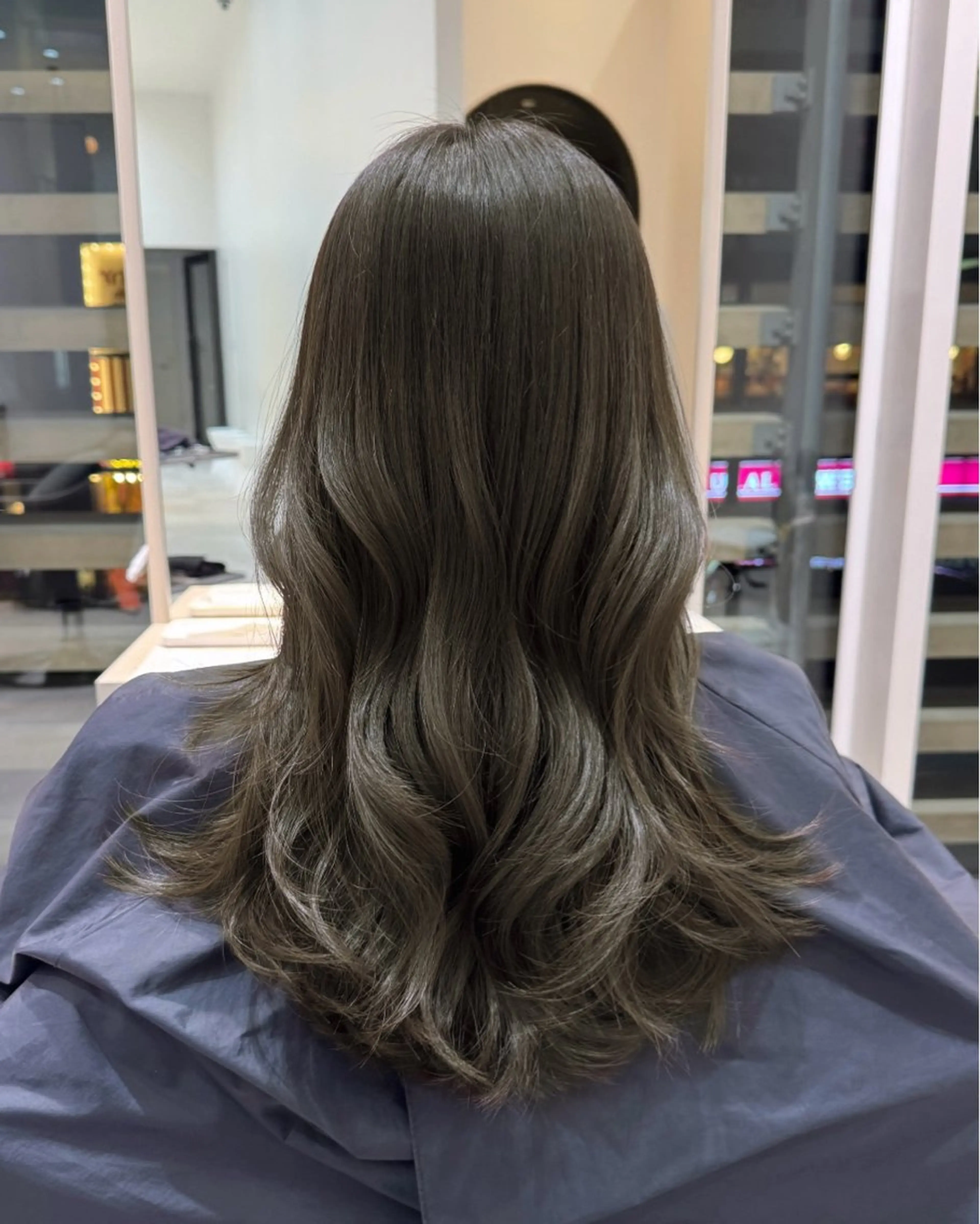 セミロング カラー 透明感カラー ふうか　渋谷のヘアスタイル