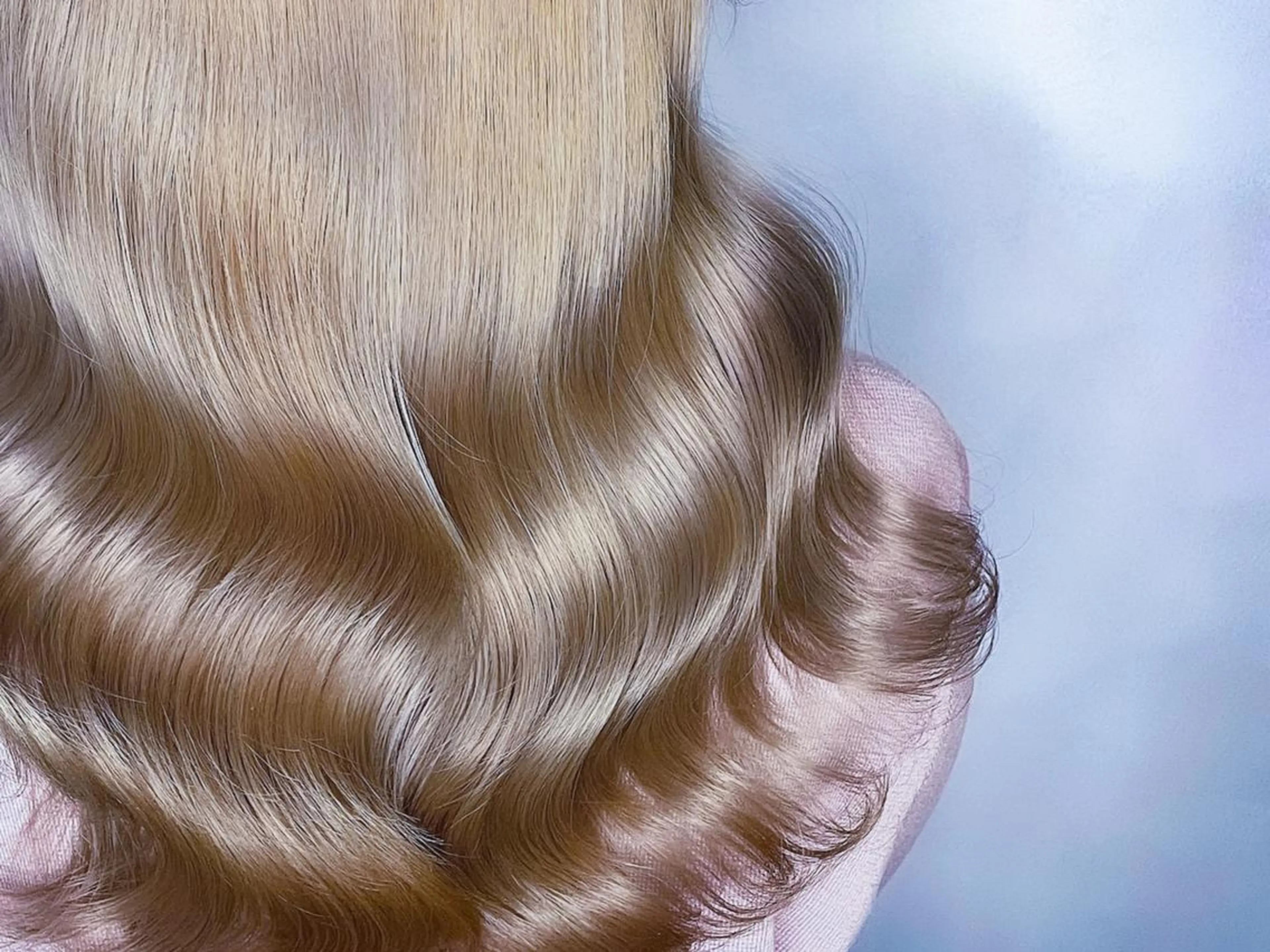 セミロング セミロングパーマ ラベンダーベージュ くびれヘア 外国人風カラー ハイライト ヘアカラー トリートメント 隠れ家美容室 RAW TOKYO 【公式】のヘアスタイル