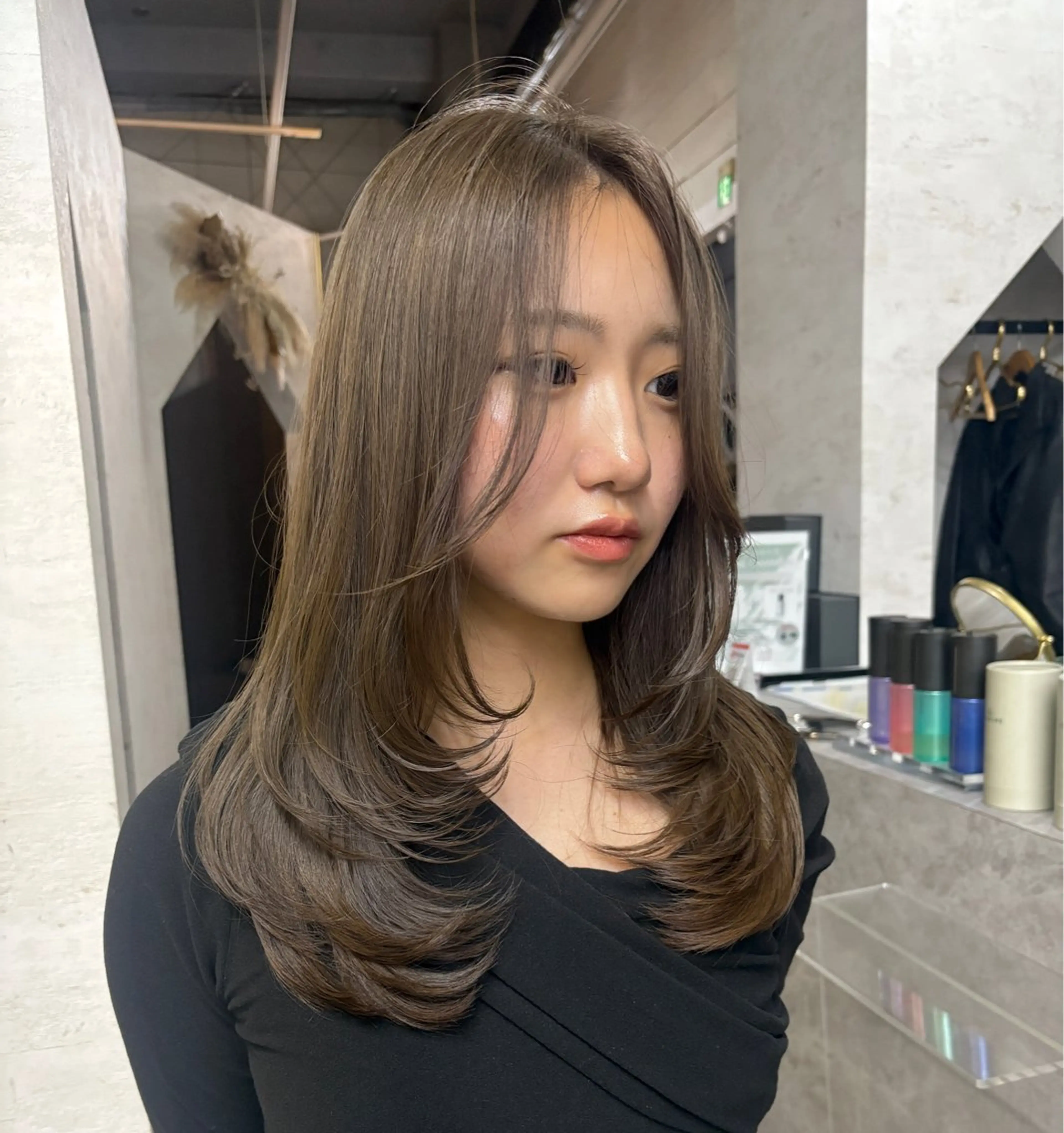 セミロング レイヤーカット カット ヘアカラー トリートメント ブリーチなしカラー ダブルカラーエクステのヘアスタイル