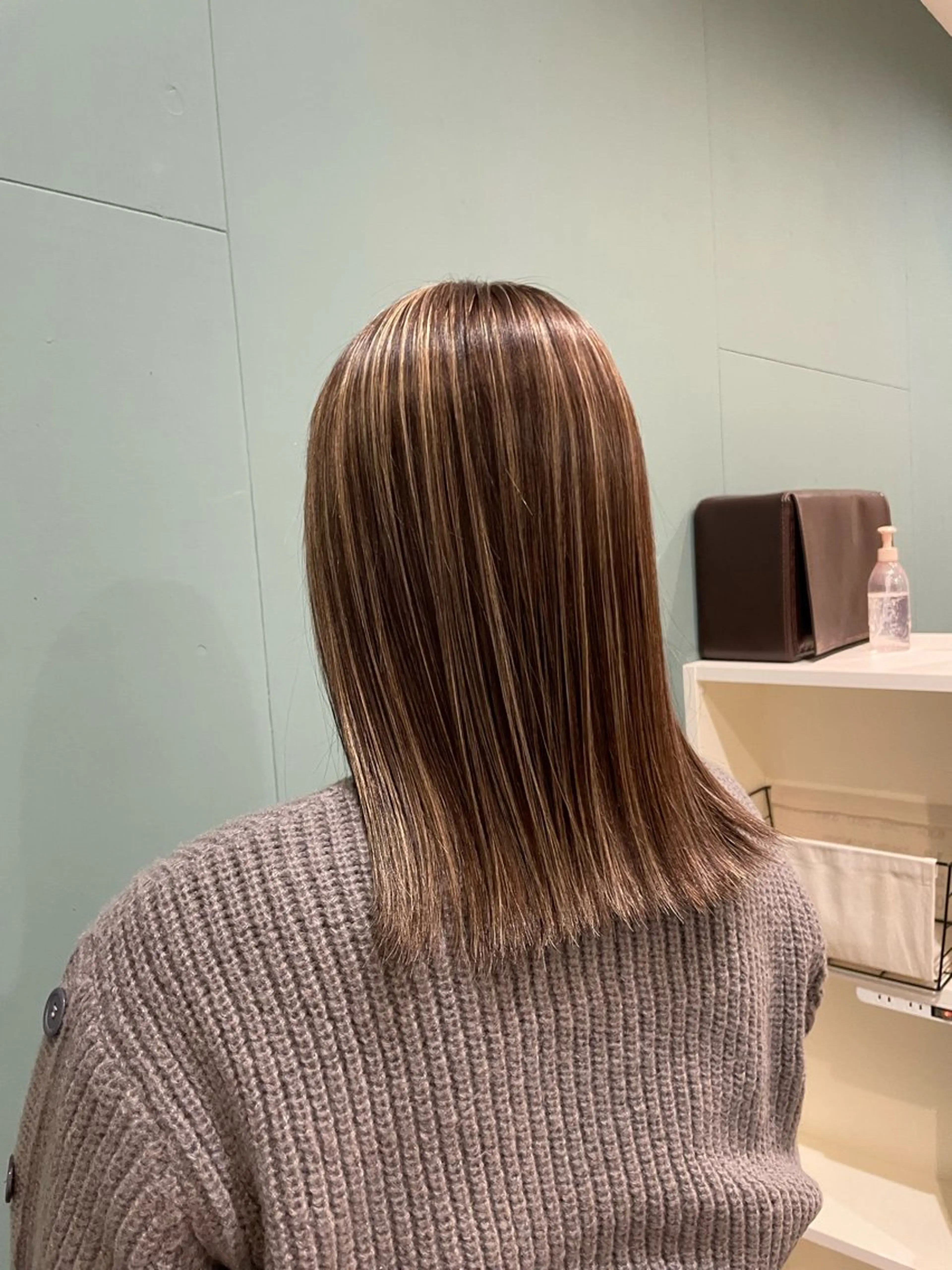 セミロング ハイライト Plus lib 伊東 美咲のヘアスタイル