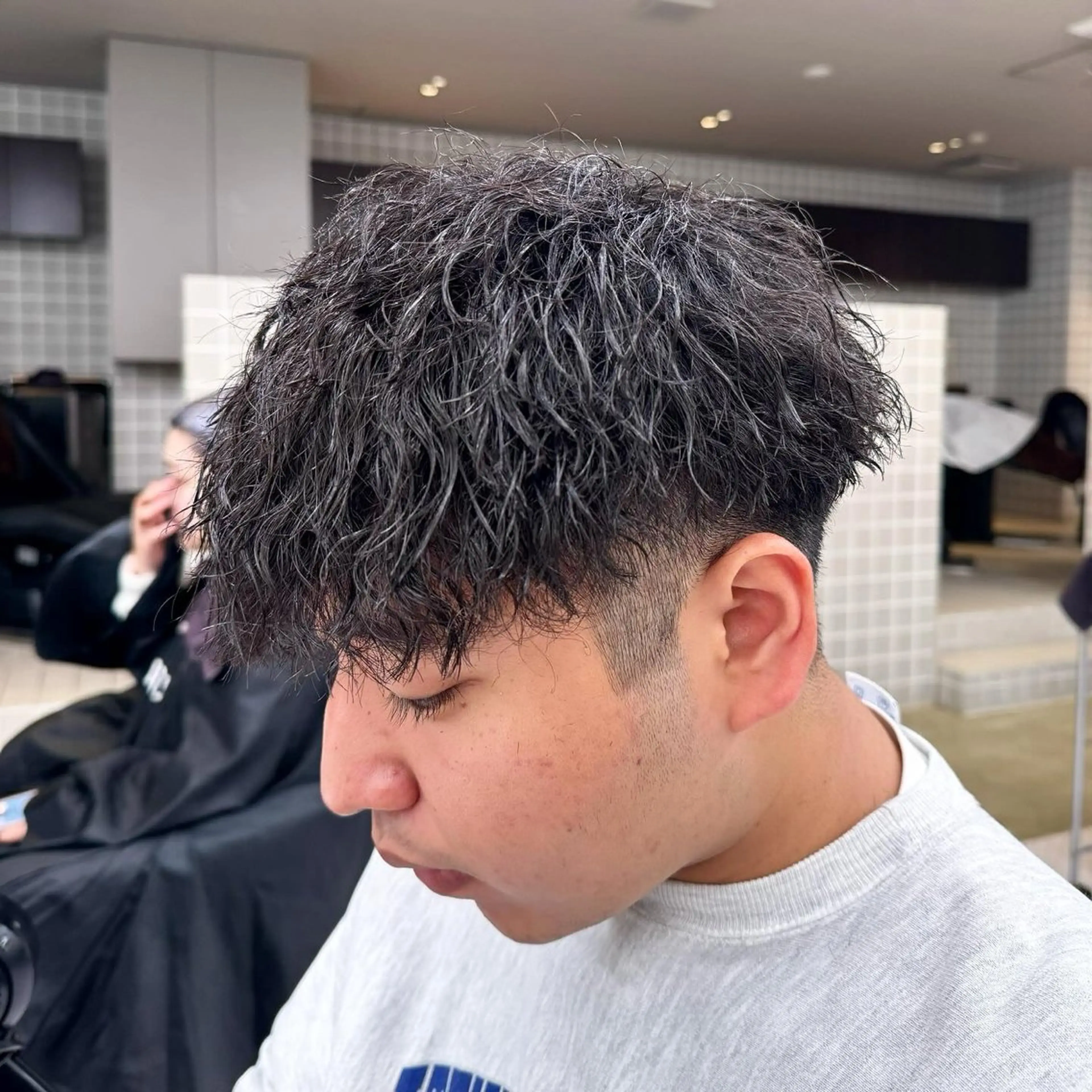 ショート パーマ ヘアアレンジ メンズ メンズパーマ 顔まわりカット の達人のヘアスタイル