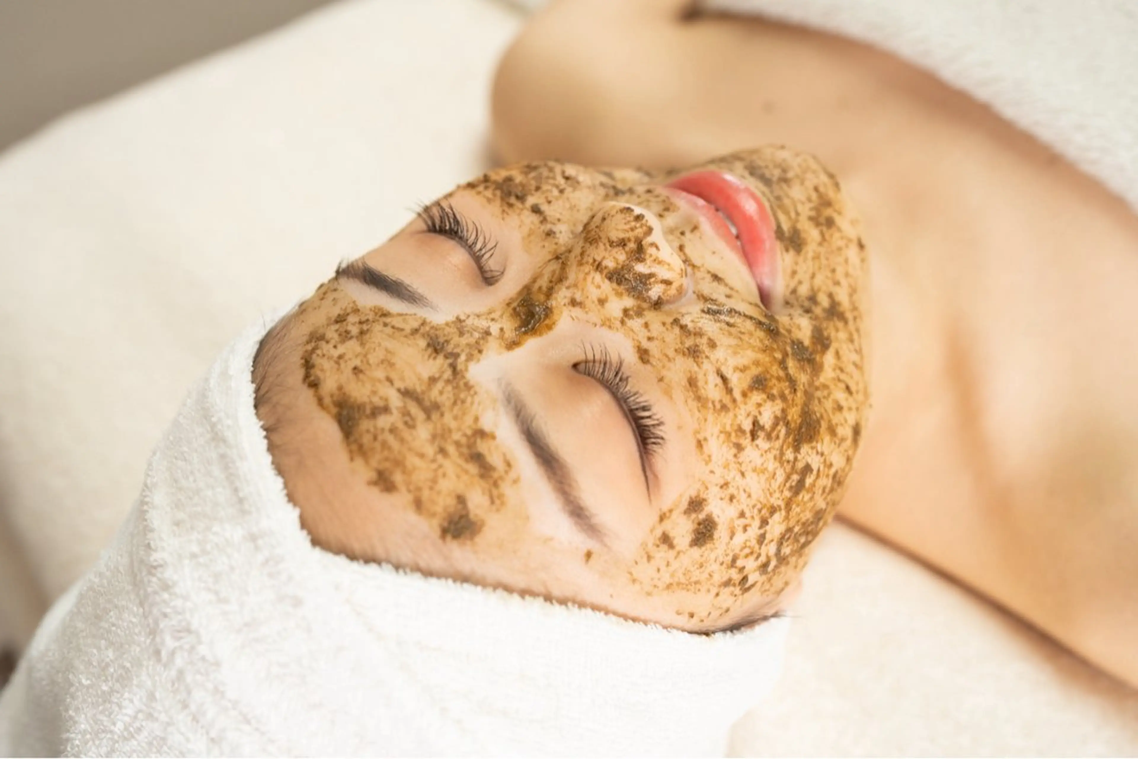 人気No.1♪凸凹肌/黒ずみ毛穴に◎【小顔&整体コルギ×ハーブピーリング】80分の写真