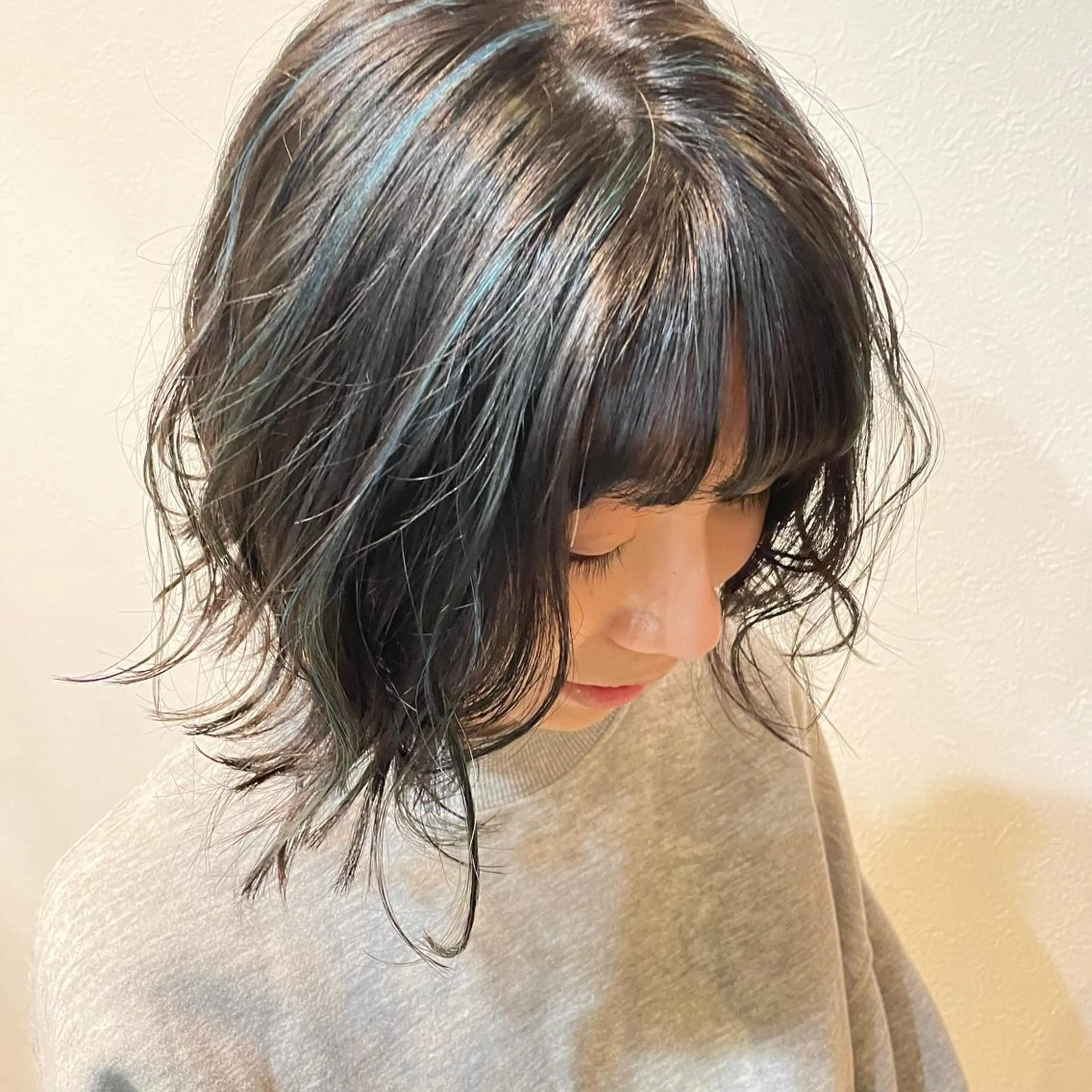 ショート カラー ブリーチ ブルーカラー ハイライトカラー ハイライト oceano🌎小林 穂乃花のヘアスタイル