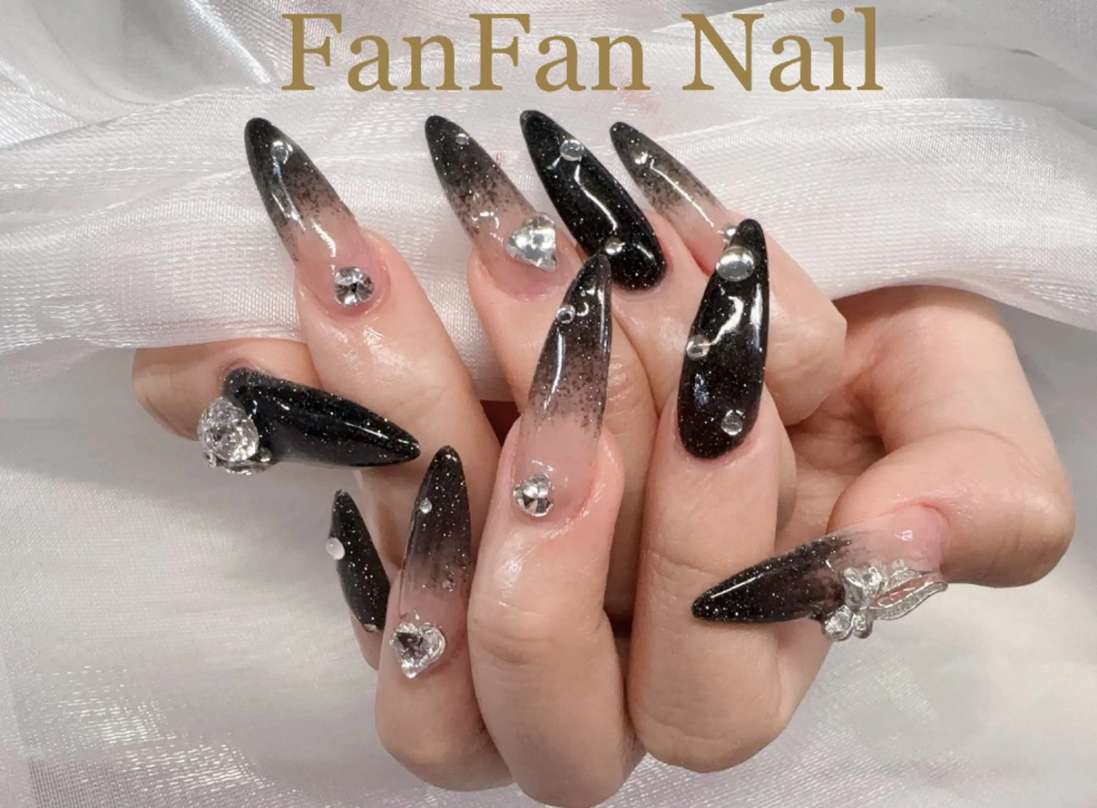 ネイル アートネイル オーロラネイル ガーリー キラキラネイル 韓国ネイル ハンドネイル Fanfan  長さ出し専門のネイルデザイン