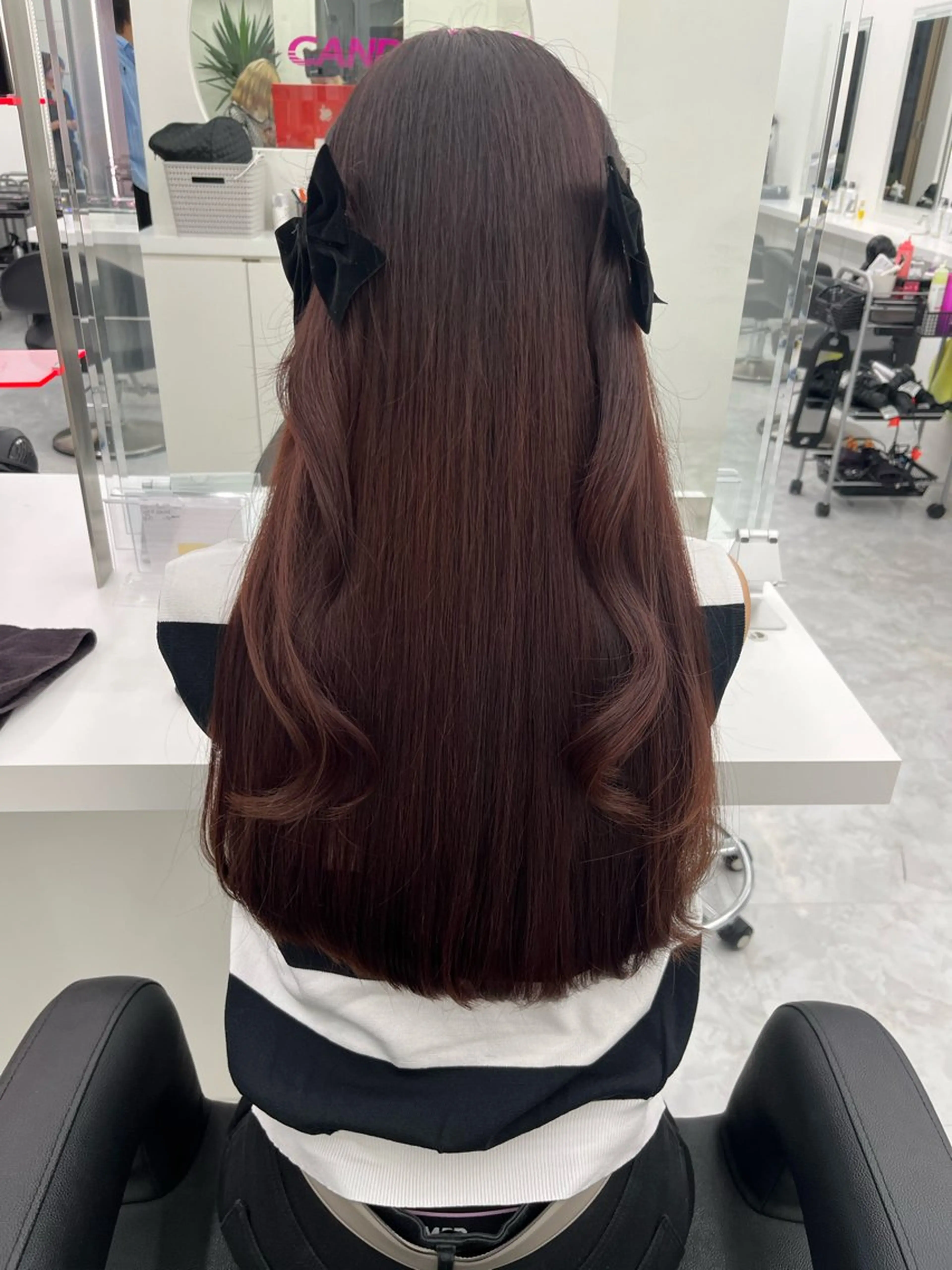 セミロング ❤︎ワンホンガーリー なハイトーンヘア❤︎のヘアスタイル