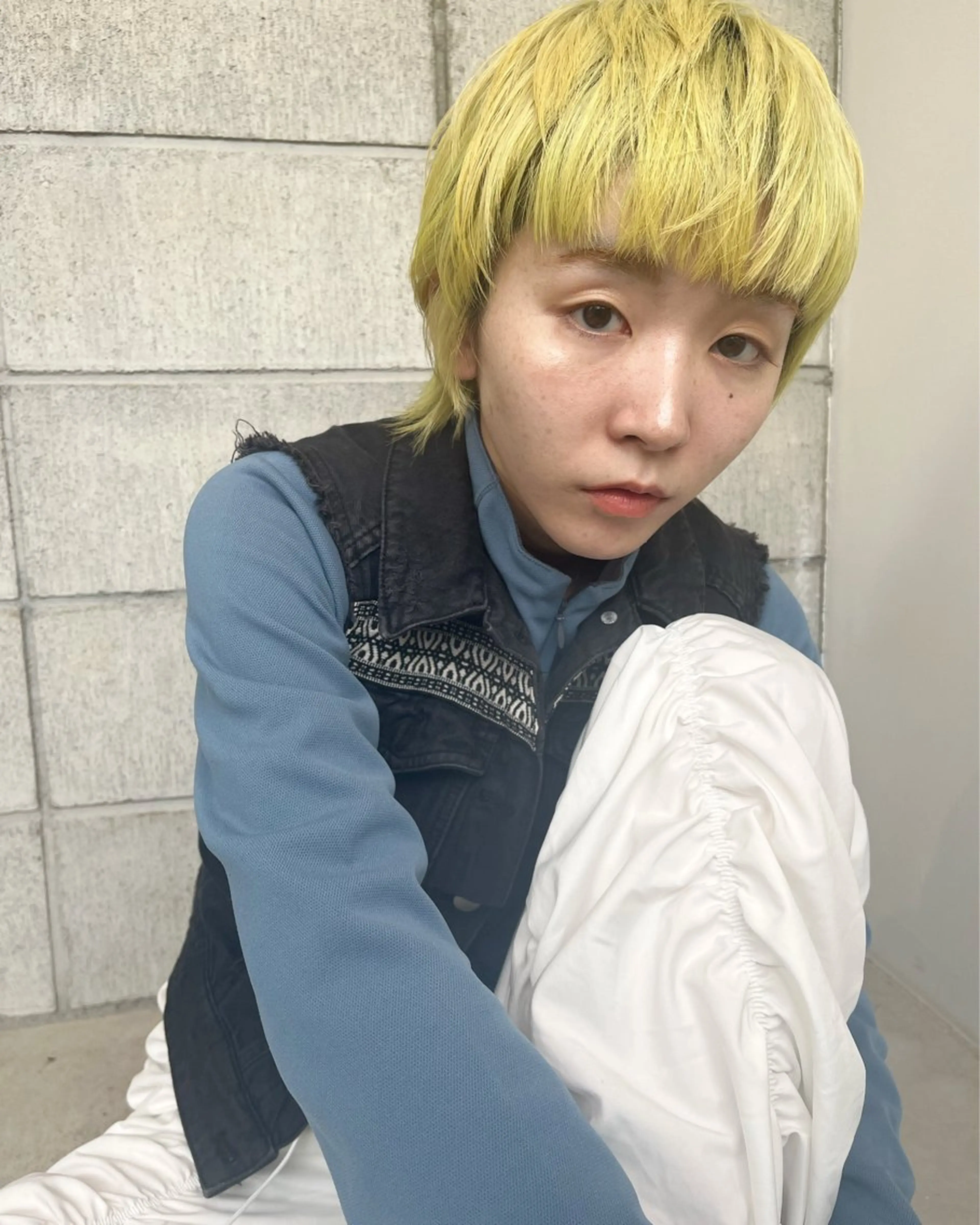 ショート カラー ブリーチ イエローカラー 鈴木 美紅のヘアスタイル