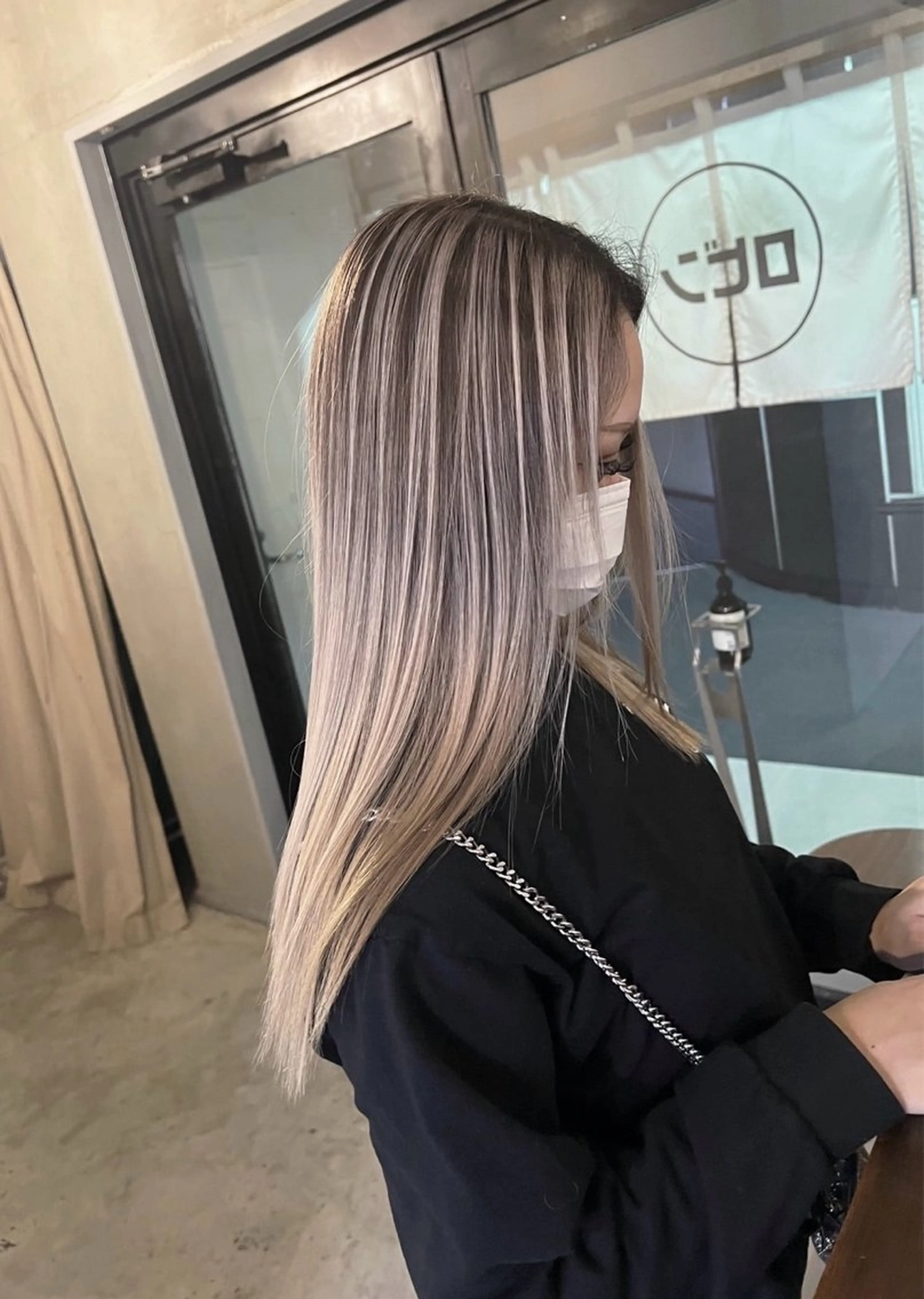 セミロング カラー バレイヤージュ シルバー ホワイトシルバー レイヤーカット ヘアカラー トリートメント ROBIN所属・指名数No.1 /NAOYAのヘアスタイル