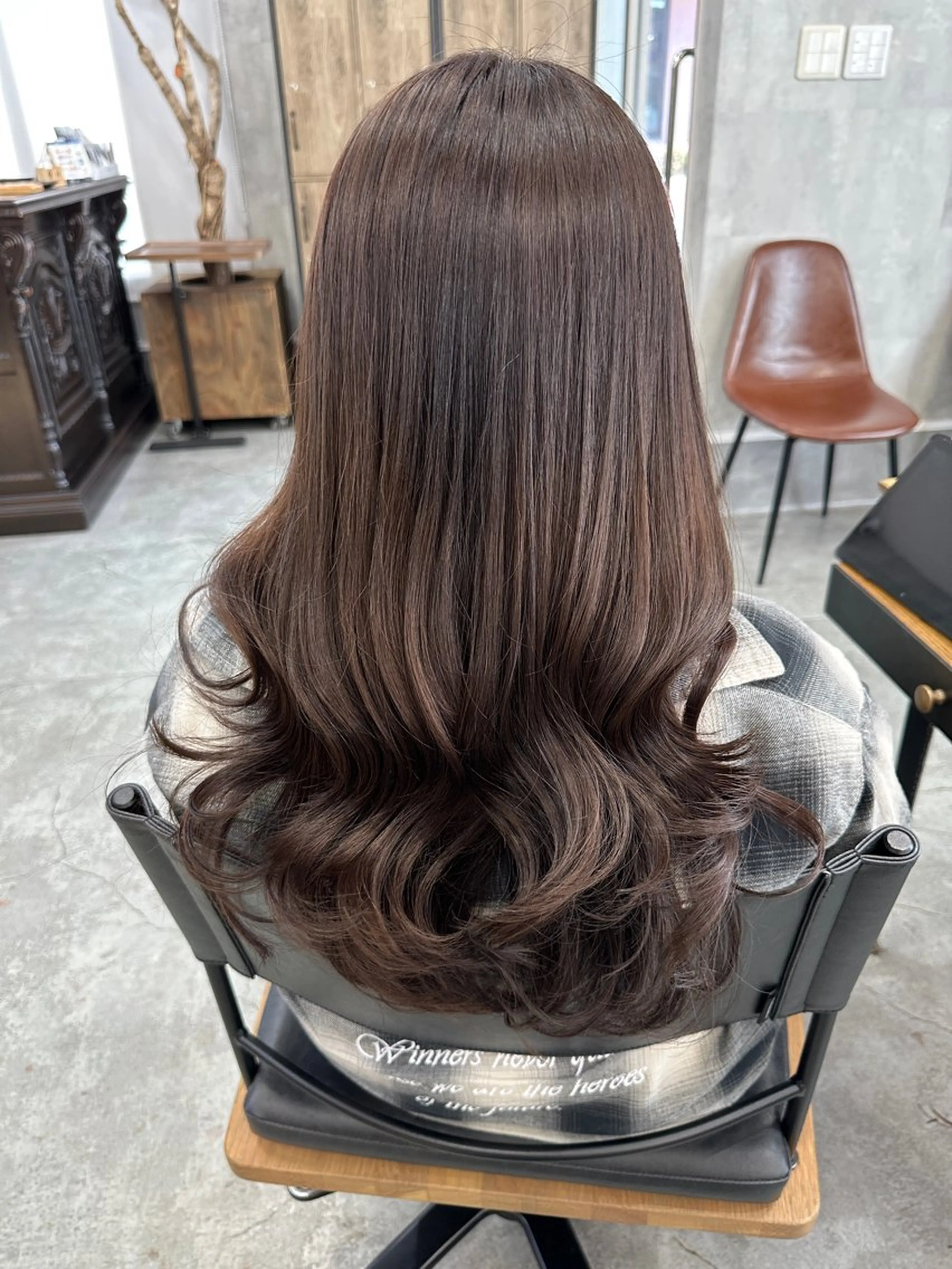 ロング ロングレイヤー くびれヘア レイヤーカット ロング カット ヘアカラー トリートメント 鈴木 菜々映のヘアスタイル