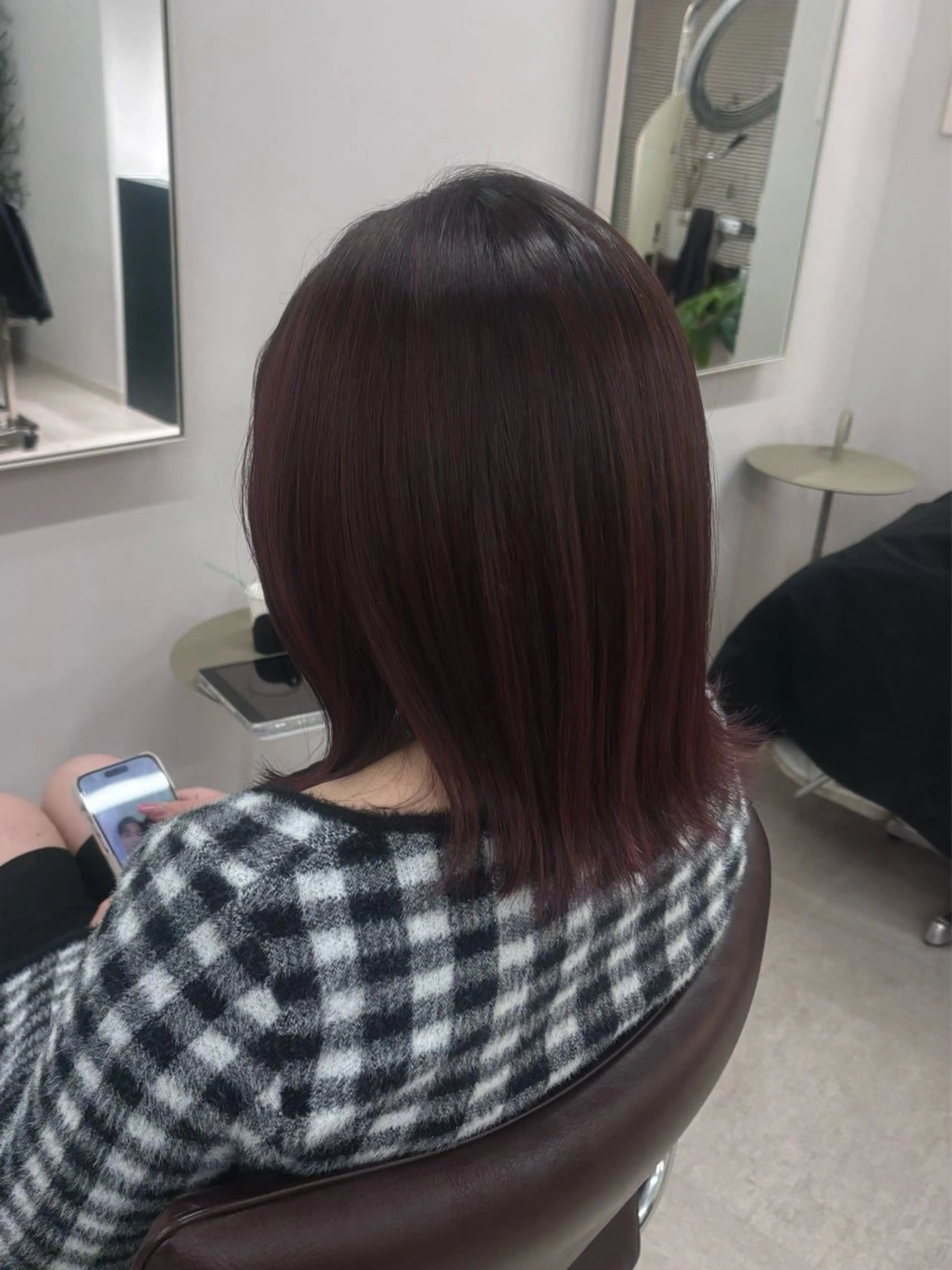 ミディアム カラー カシス ダブルカラー イルミナカラー レッドカラー hachiyama rinaのヘアスタイル