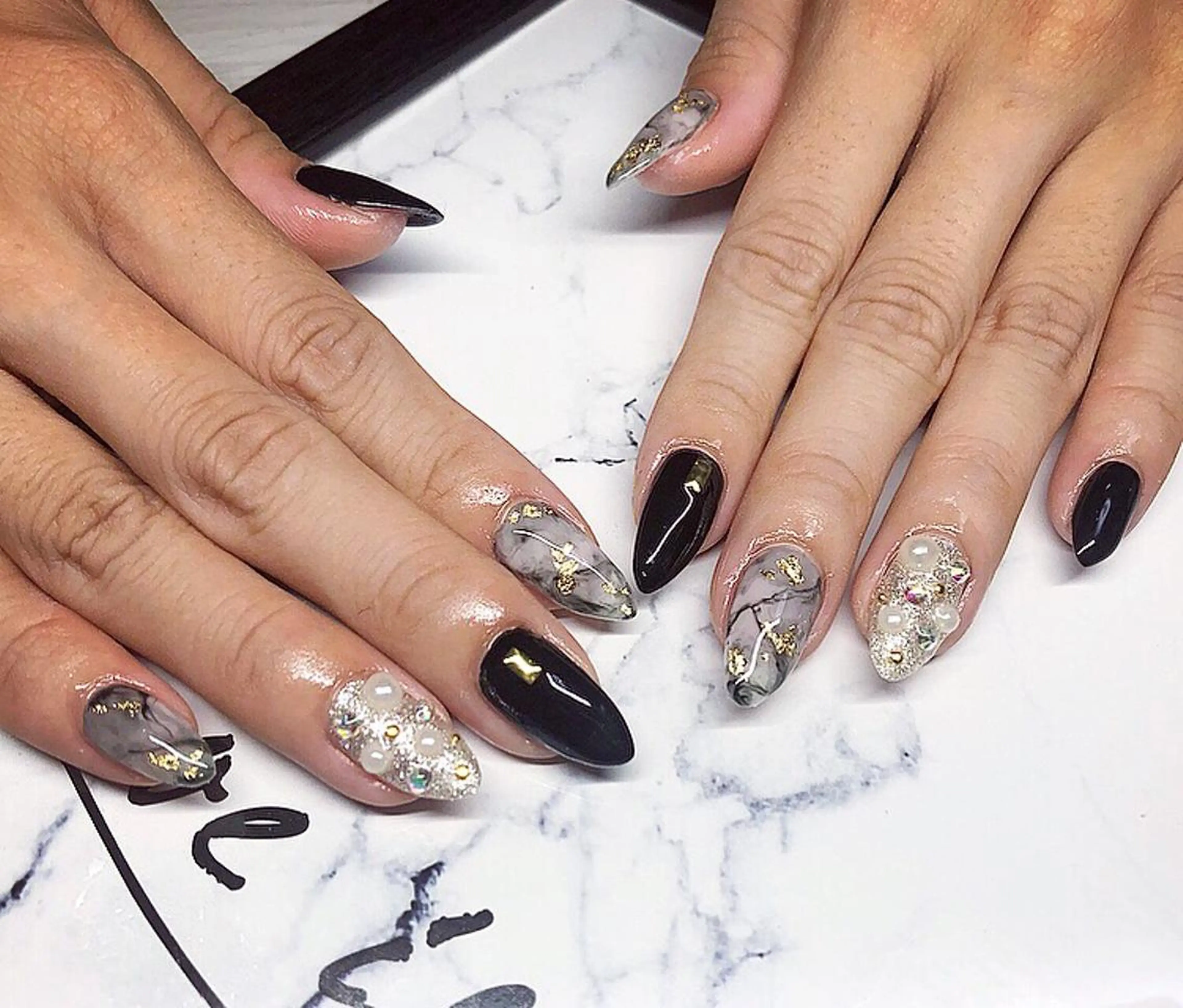 ロング ネイル キラキラネイル 大理石ネイル(マーブル) ëmma nail_ by chulaのネイルデザイン