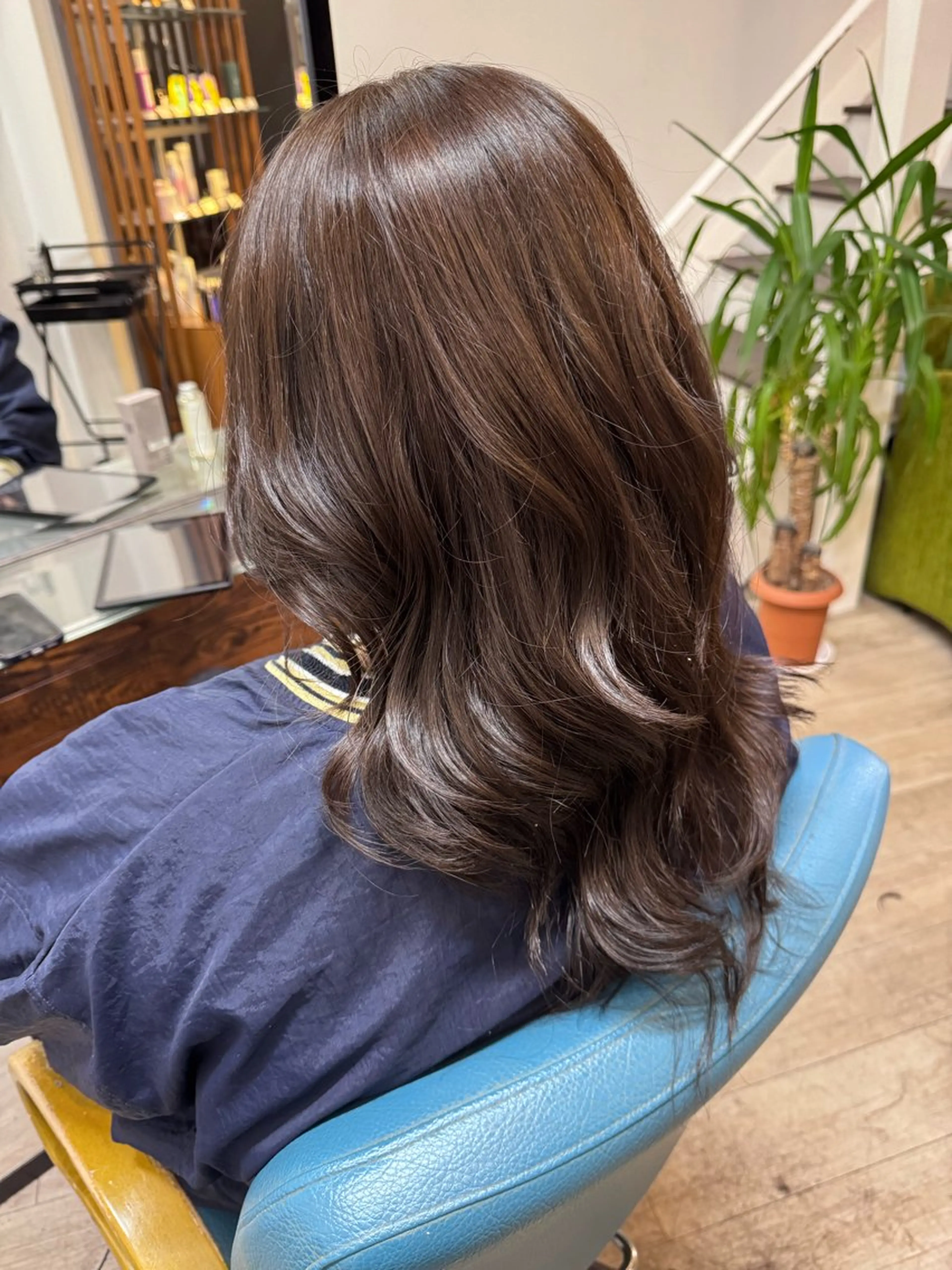 ロング カラー アッシュ くびれヘア 韓国風ヘア レイヤーカット カット CHEST 若松 采実の眉毛・アイブロウイメージ