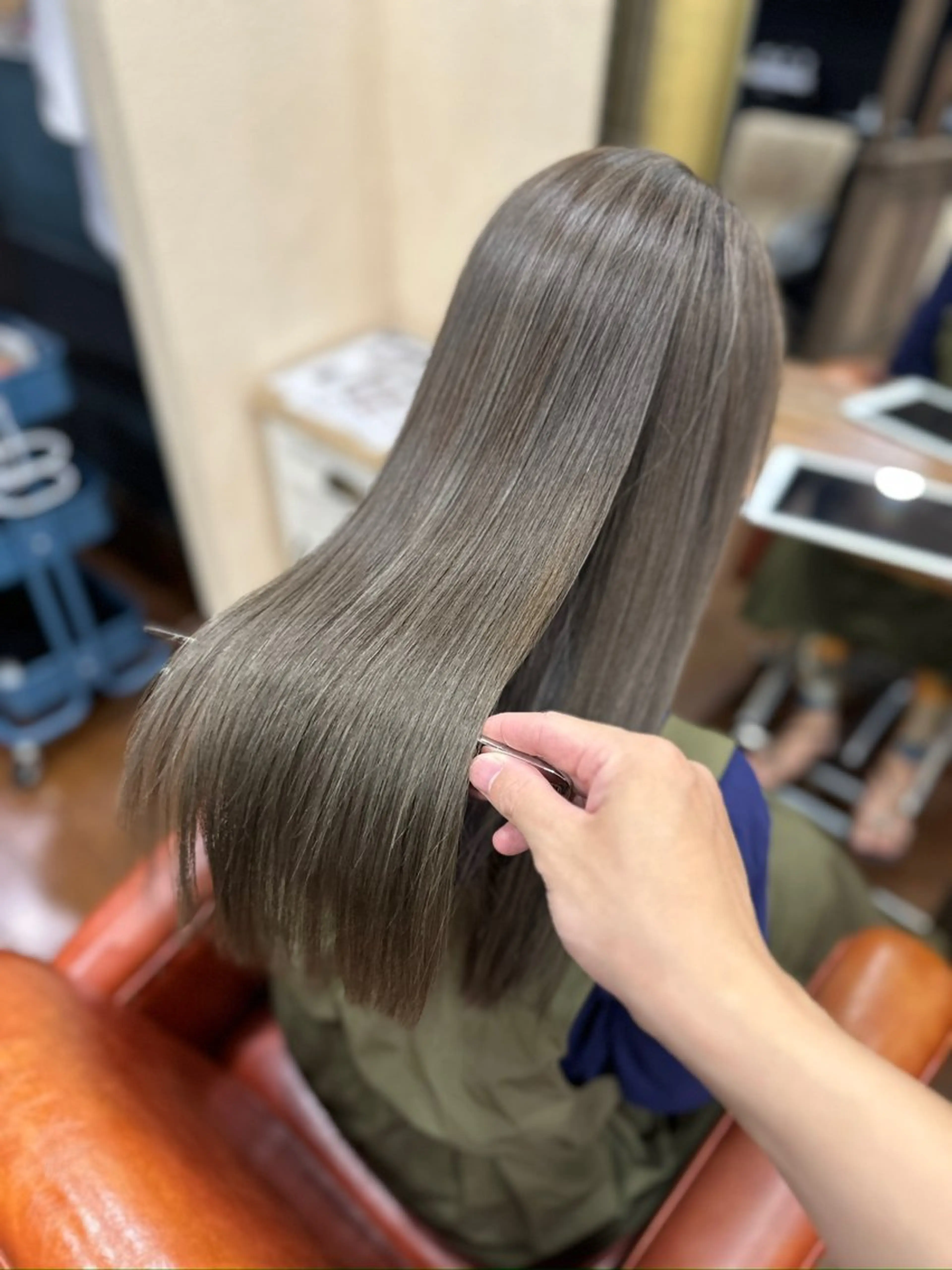 セミロング カラー 由谷 祥伍のヘアスタイル