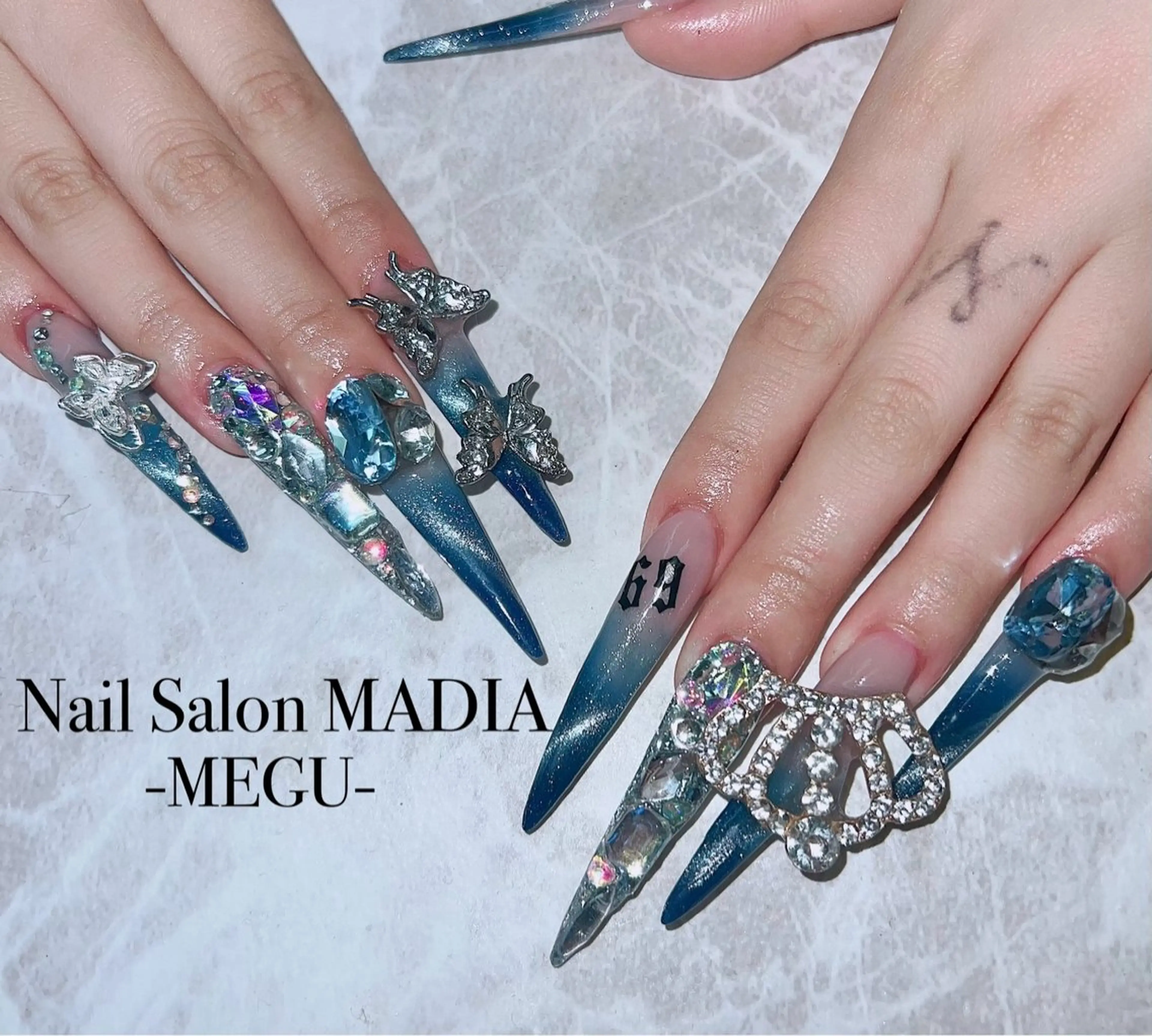 ネイル MADIA藤沢所属・MADIA MEGUのネイルデザイン