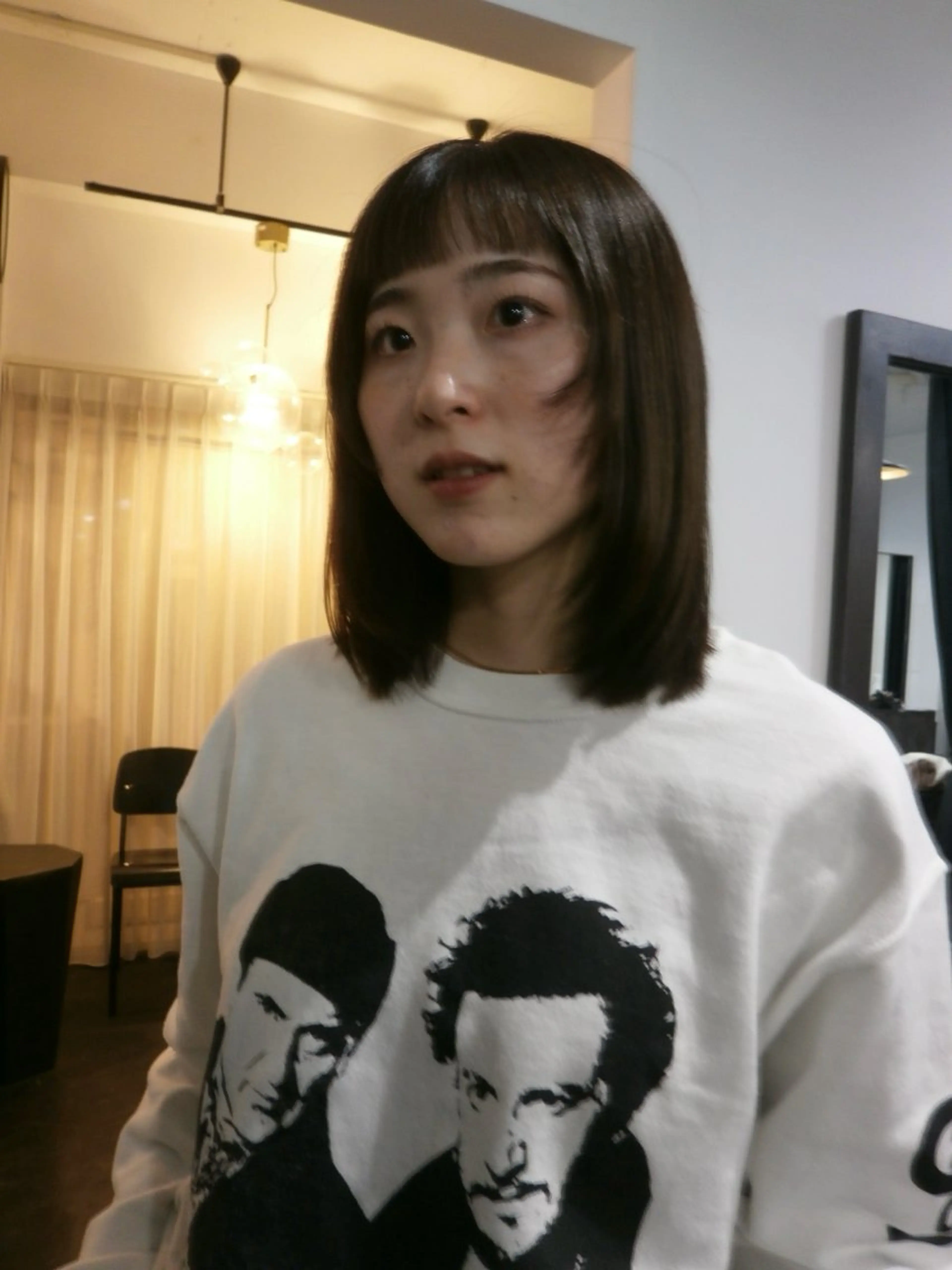 ミディアム 顔まわりレイヤー レイヤーカット オン眉 COMEG HEAD 上乃裏所属・宮前 芽衣のヘアスタイル