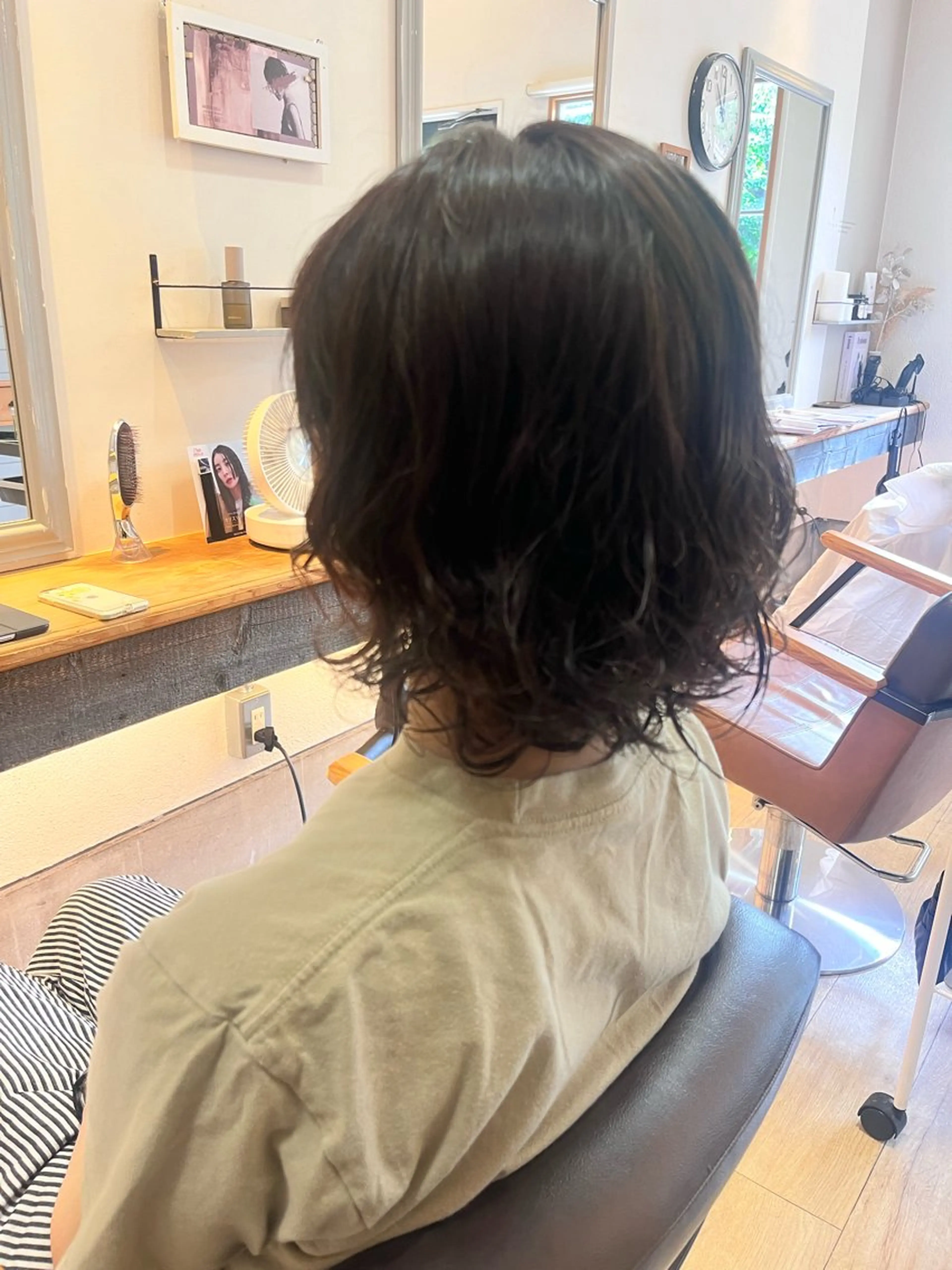 ミディアム ミディアムパーマ ハラちゃんカット✂︎ 透明感🩵ケアカラーのヘアスタイル