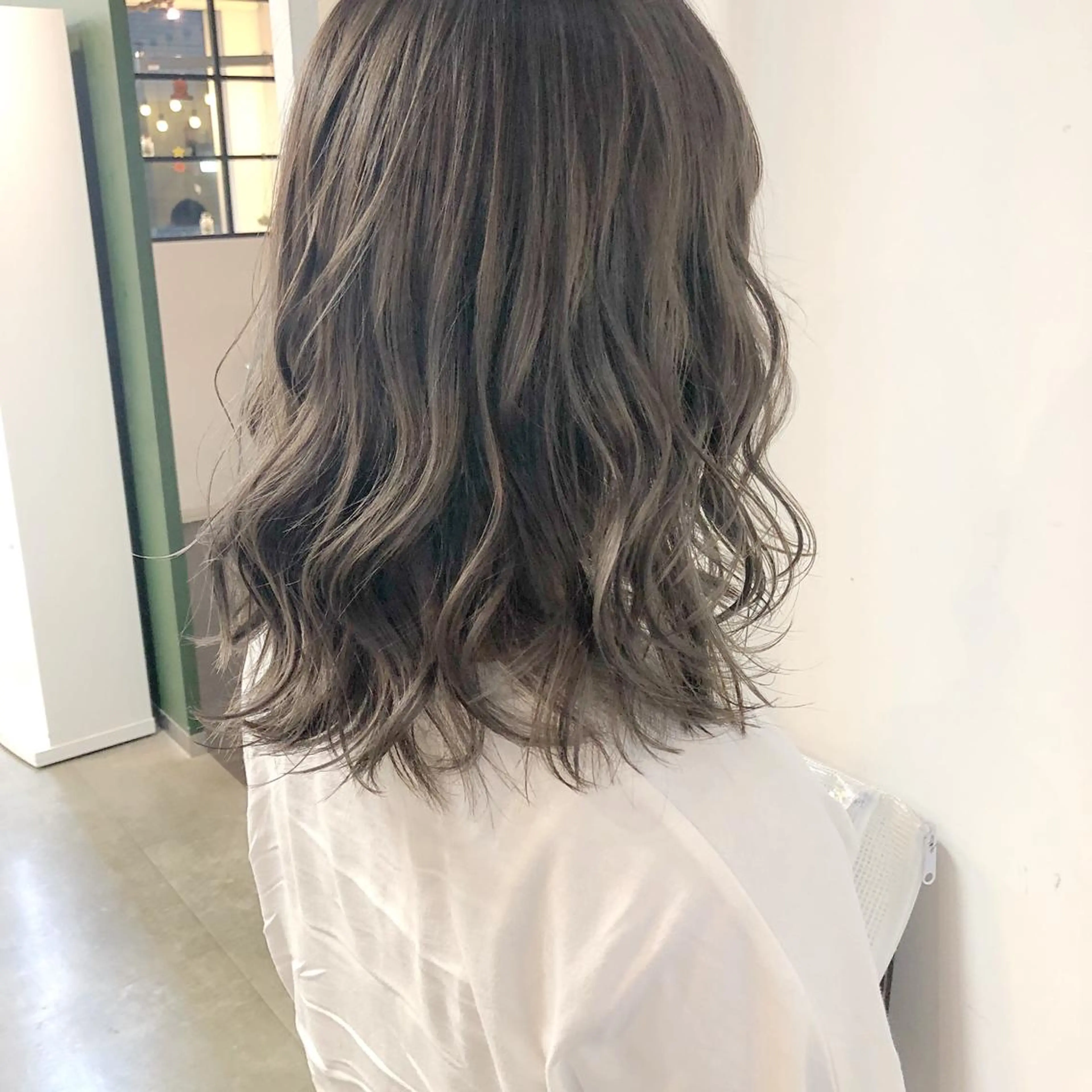 セミロング カラー ハイライトカラー ハイライト 榎園 由美のヘアスタイル