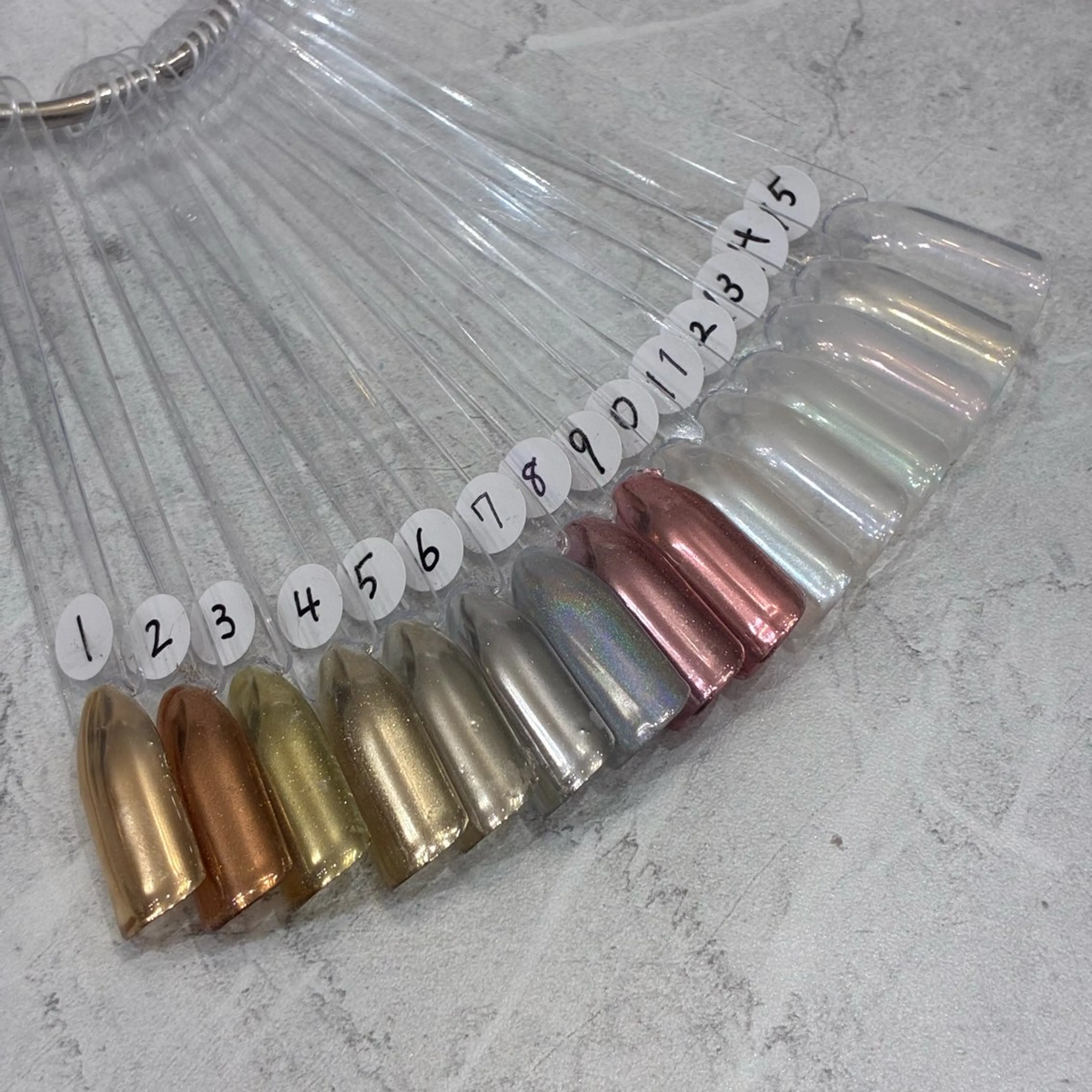 ネイル AMORIA所属・AMORIA ANNAのネイルデザイン