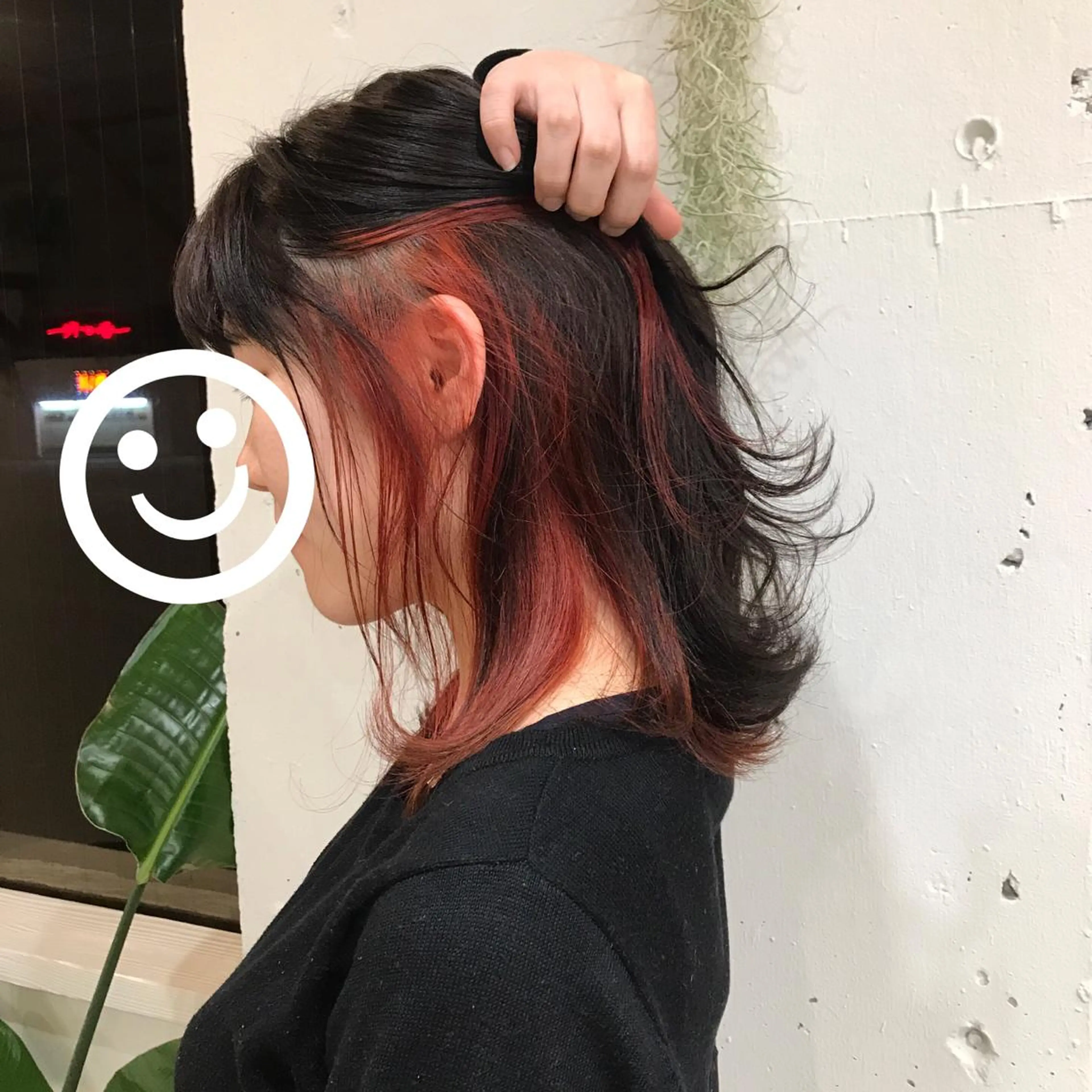 セミロング カラー インナーカラー オレンジ ヘアカラー 入江 志穂のヘアスタイル