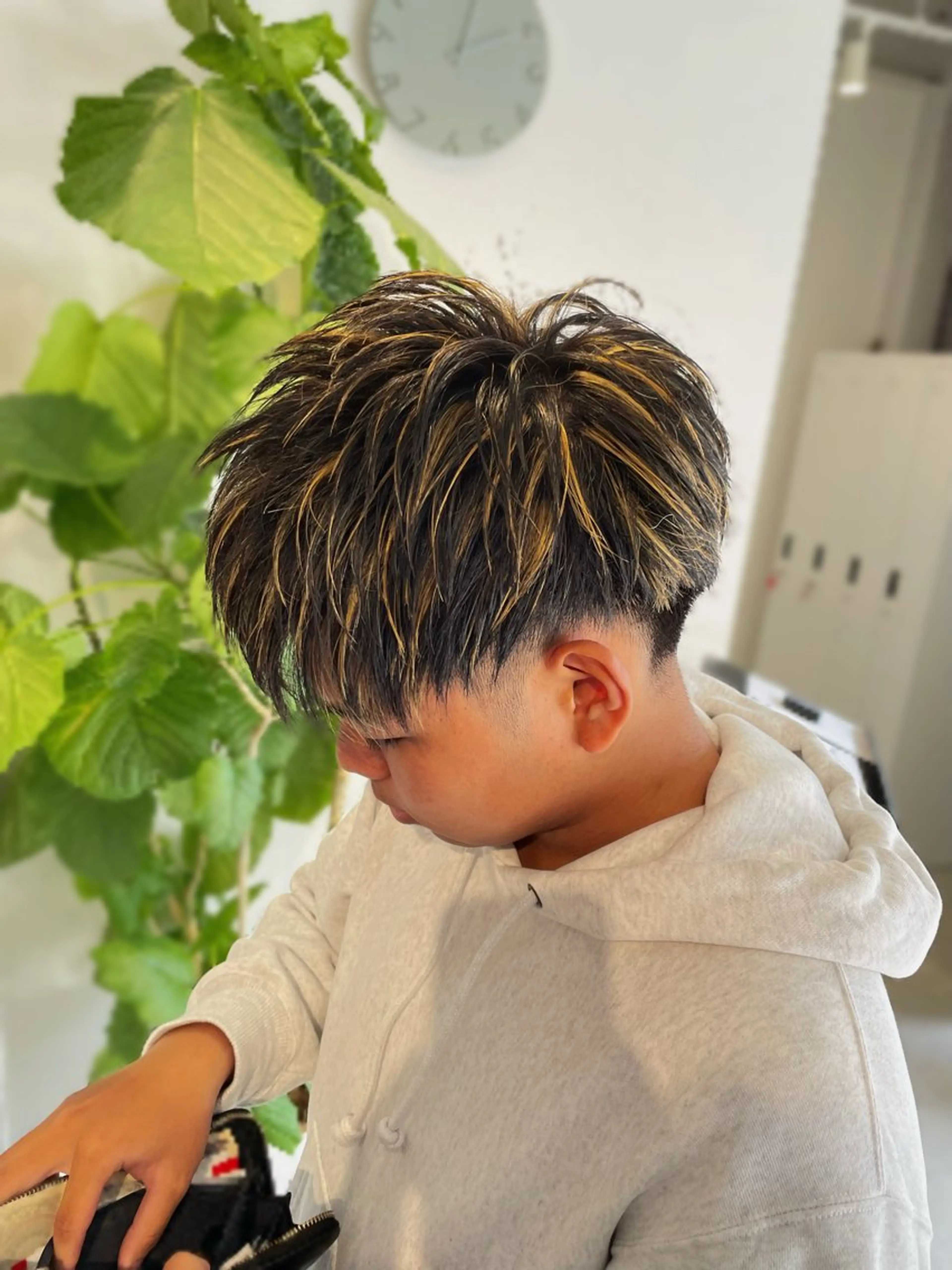 ショート メンズ ヘアカラー トリートメント 💎韓国カラー Giness坂下巧のヘアスタイル