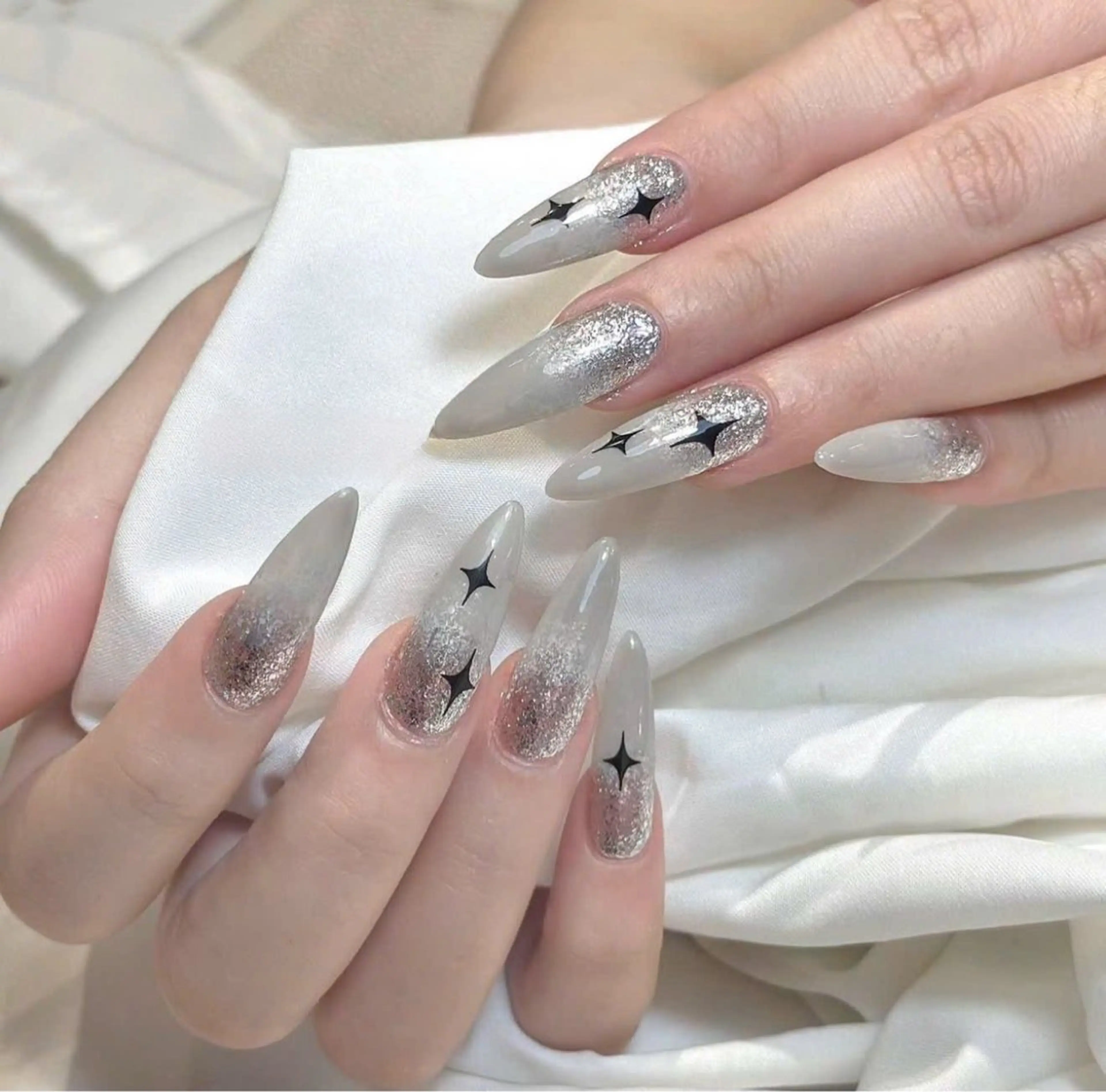 ネイル Lina nail所属・Luna 池袋のネイルデザイン