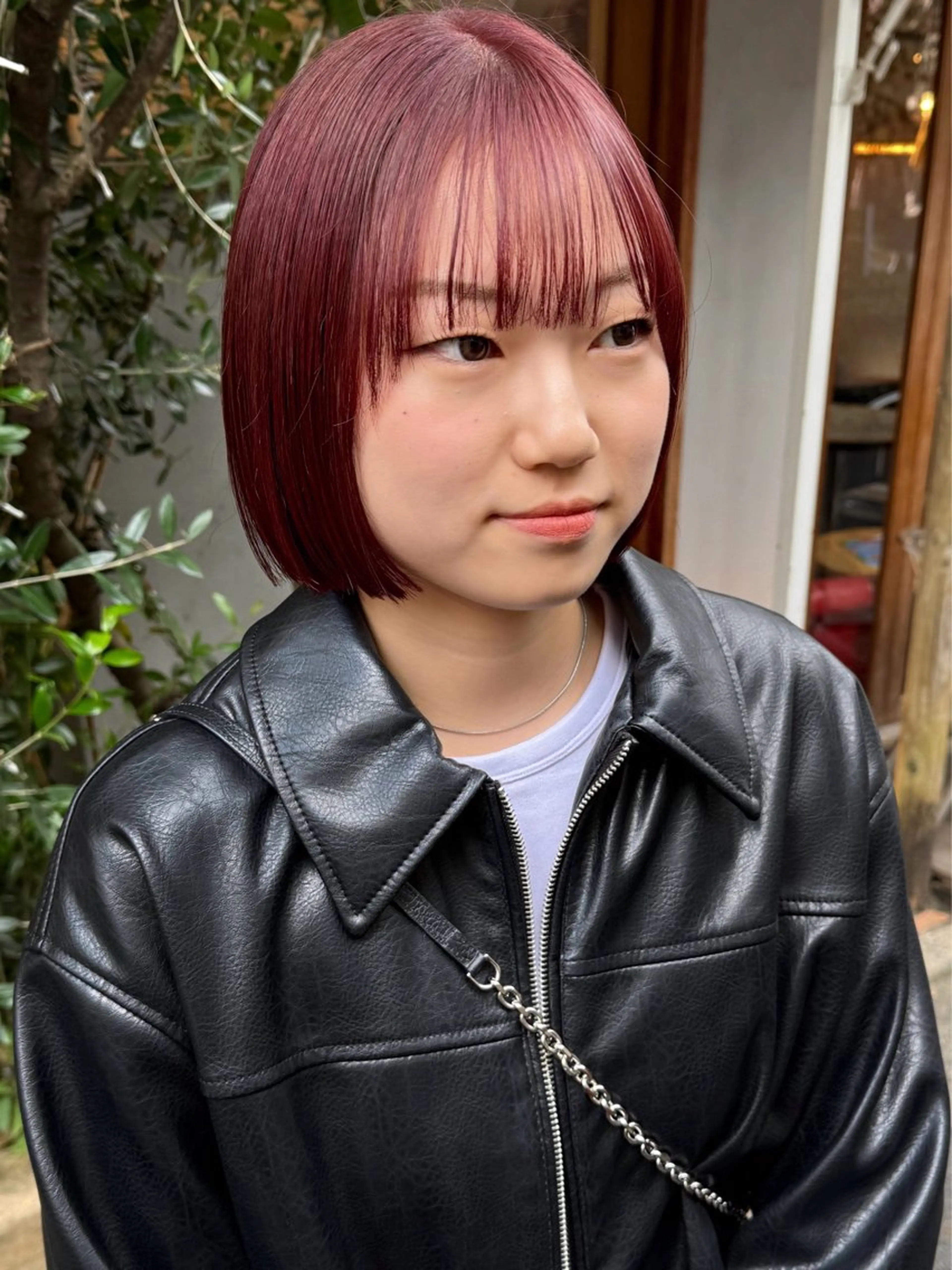 ショート カラー 切りっぱなしボブ ベージュカラー ブリーチ ボルドーカラー ブラウンカラー ヘアカラー トリートメント saki🌼ボブ× 透明感カラー🌼のヘアスタイル