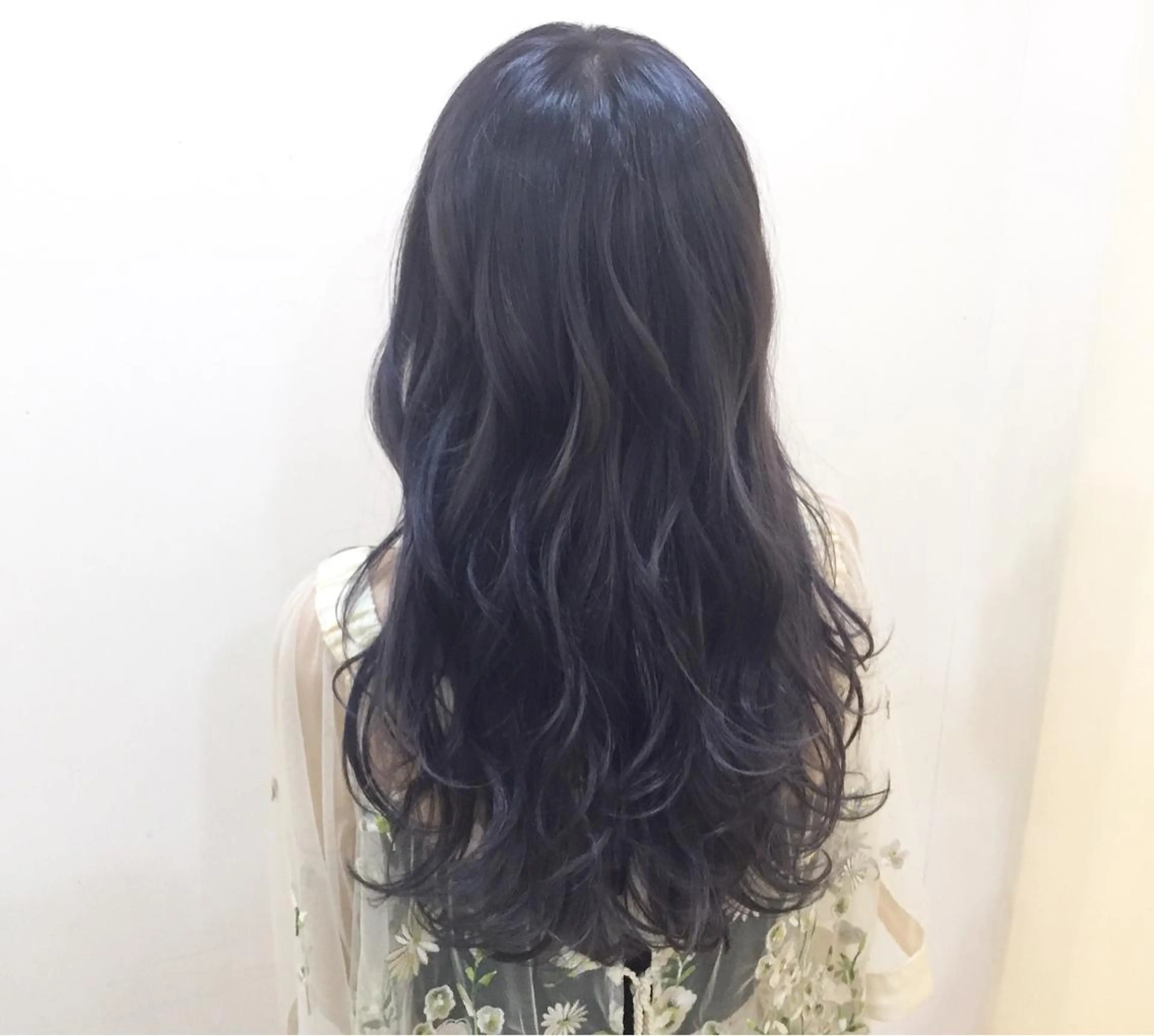 ロング カラー 服部 樹季のヘアスタイル