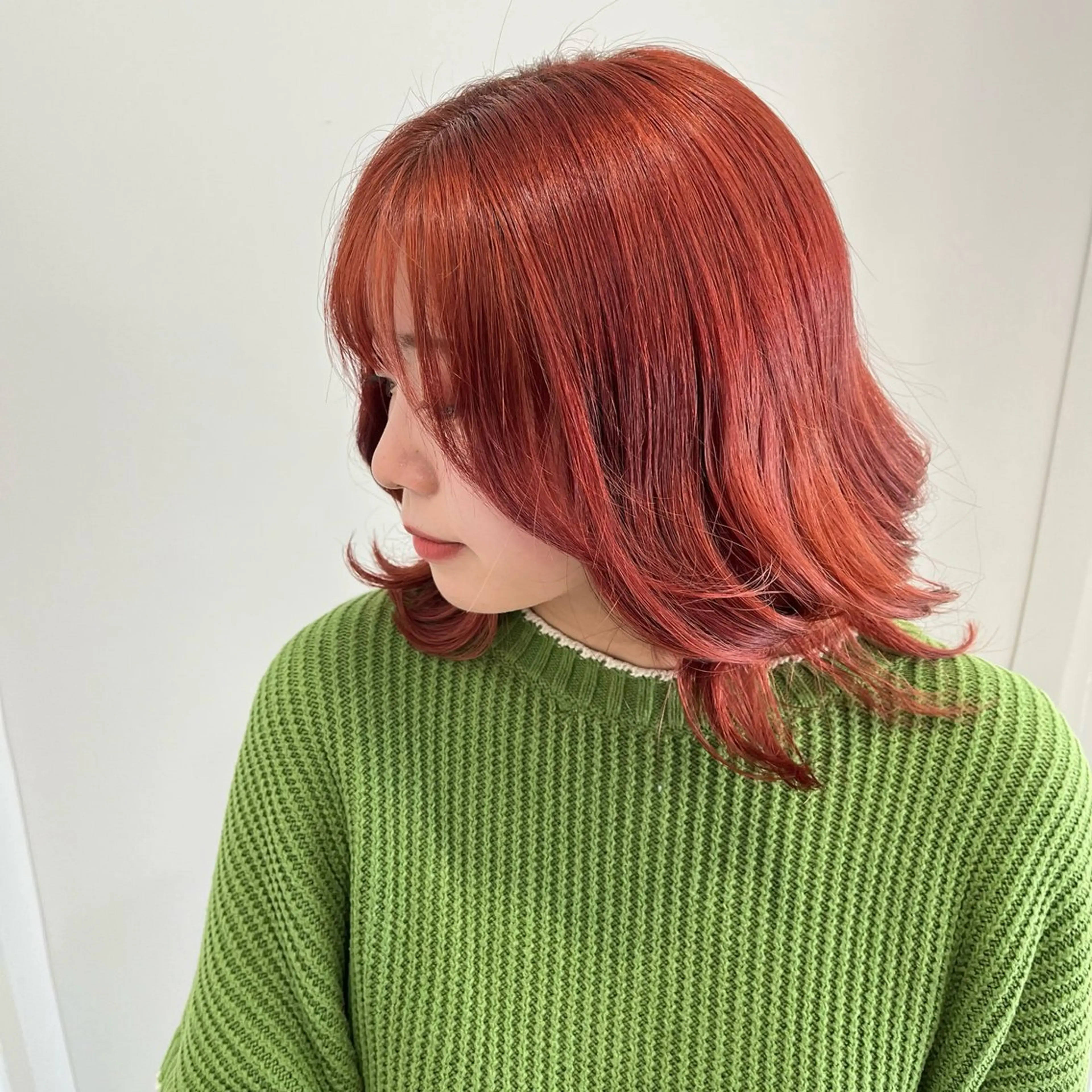 セミロング 縮毛矯正/ハイトーン /パーマ/前原汐🎐のヘアスタイル