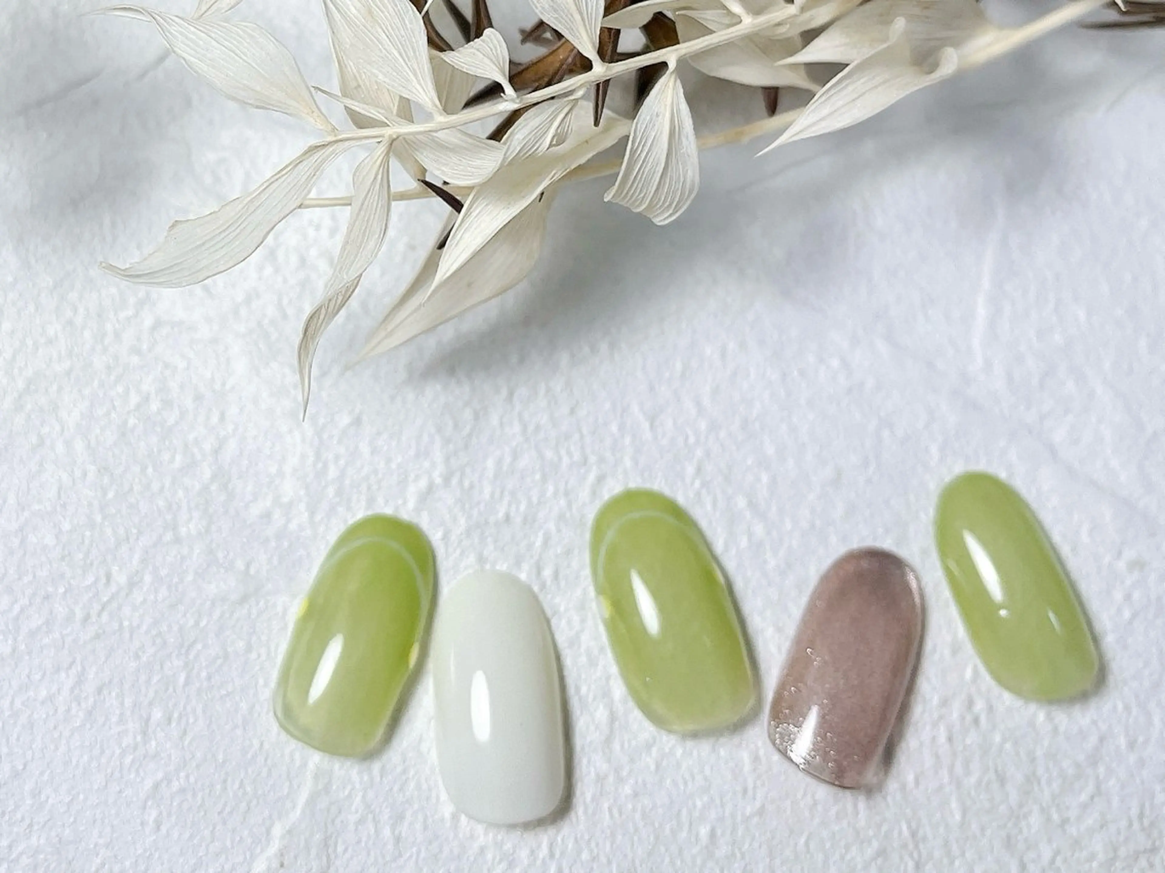 ネイル オーロラネイル フットネイル フレンチネイル ジェルネイル マグネットネイル kiki nail たまプラーザのネイルデザイン