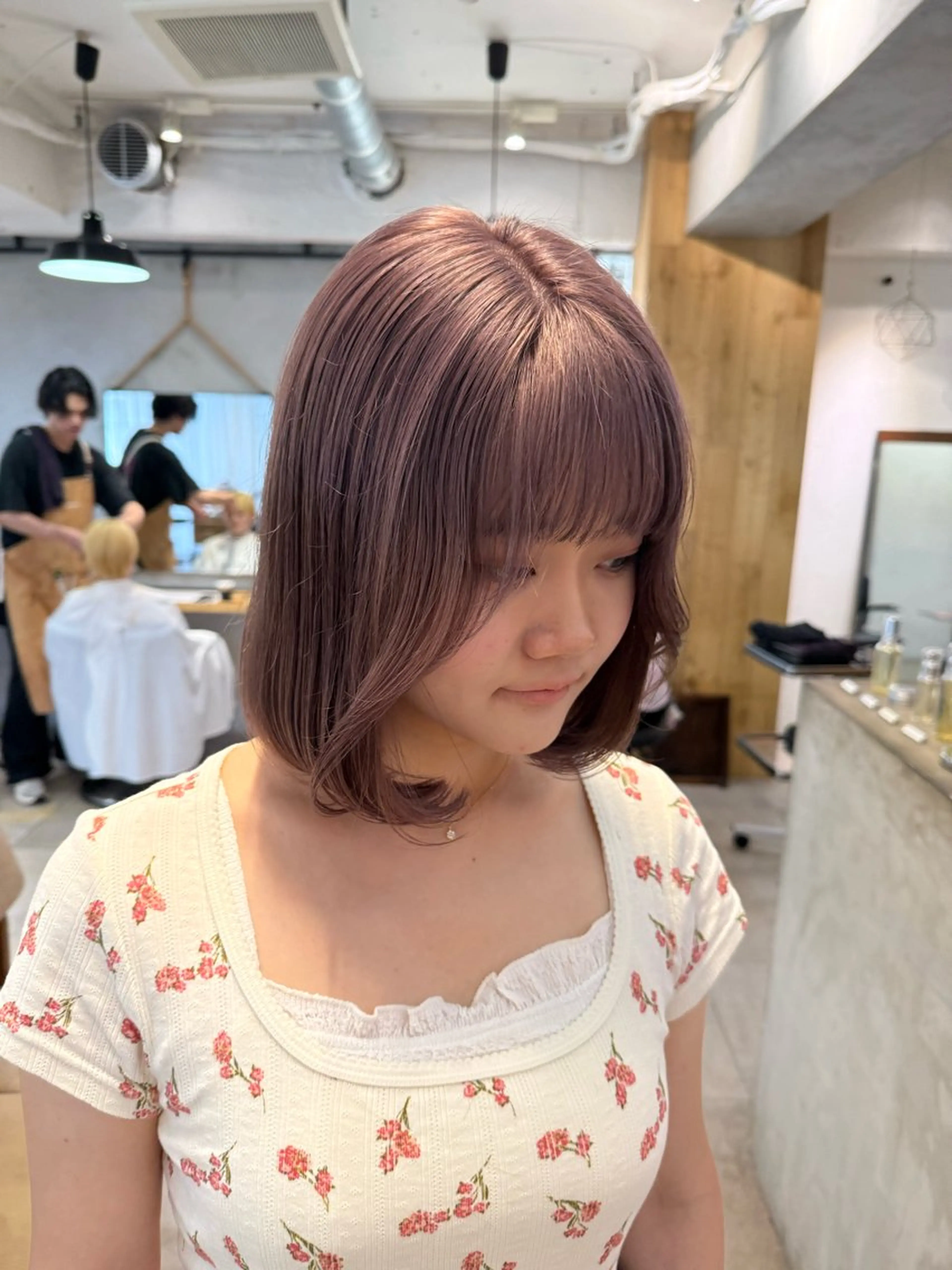 ミディアム カラー ミルクティー× グレージュMOMOのヘアスタイル