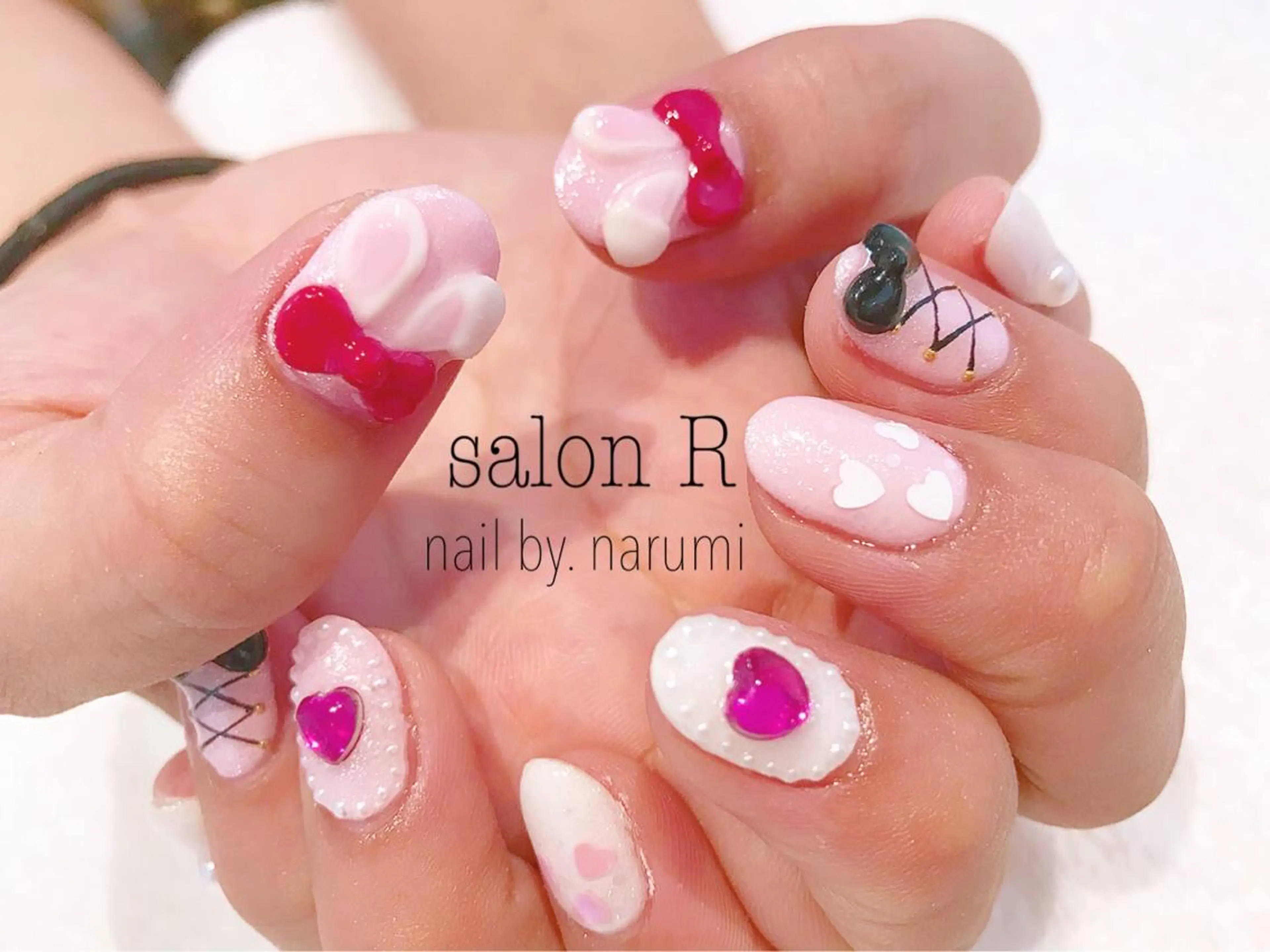 ネイル ストーンネイル Re Pearl～コーディネートサロン～ 市駅前店所属・NARUMI HYODOのネイルデザイン