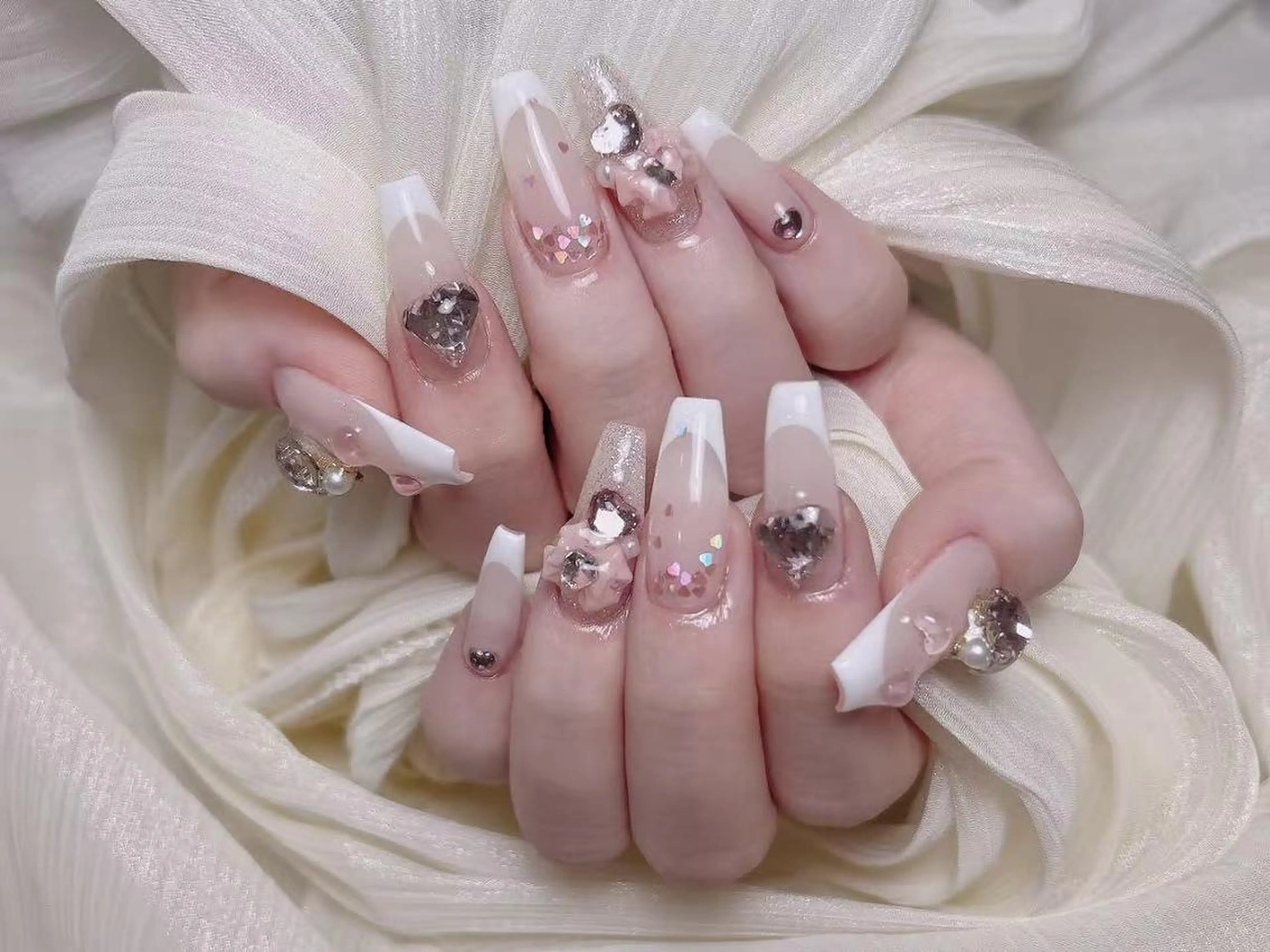 ネイル カジュアル チークネイル フレンチネイル ジェルネイル ガーリー ハンドネイル ハンドケア Di moのネイルデザイン