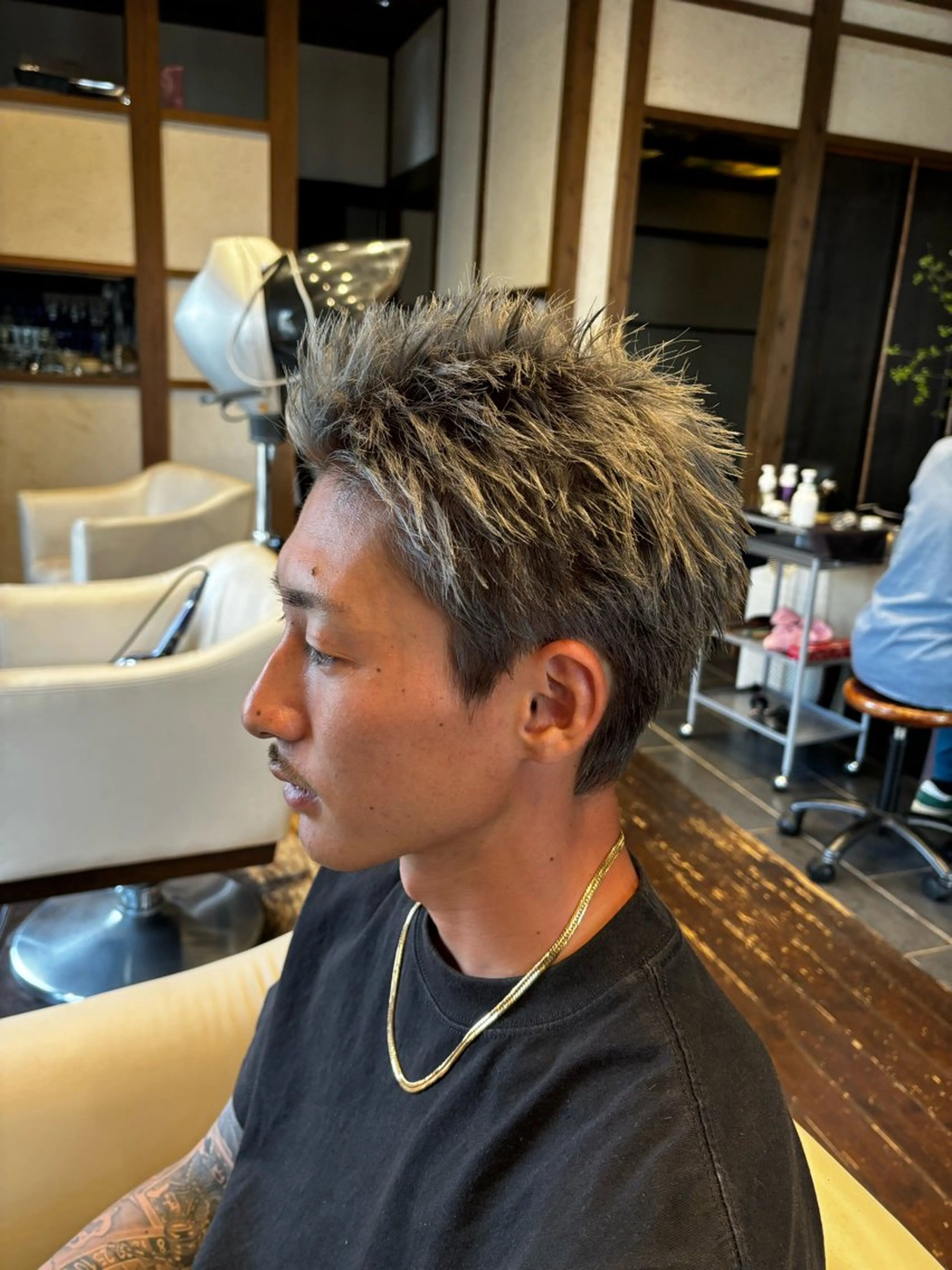 ショート カラー メンズ メンズハイトーン スパイキーショート ハイトーンカラー ショートヘア カット りずむヘアデザイン所属・Rhythm / RYOMAの眉毛・アイブロウイメージ