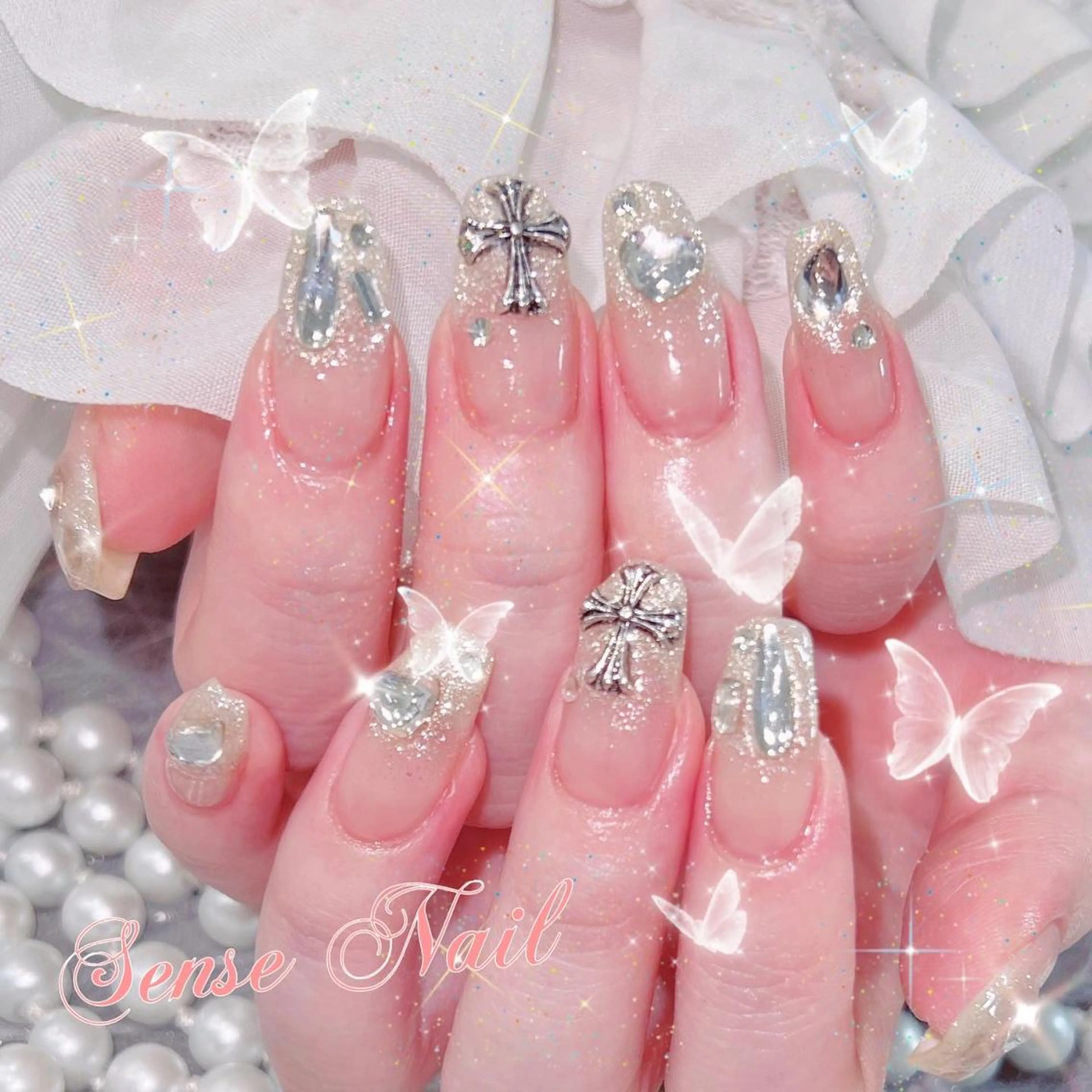 ネイル ハンドネイル ハンドケア Queening 🦋のネイルデザイン