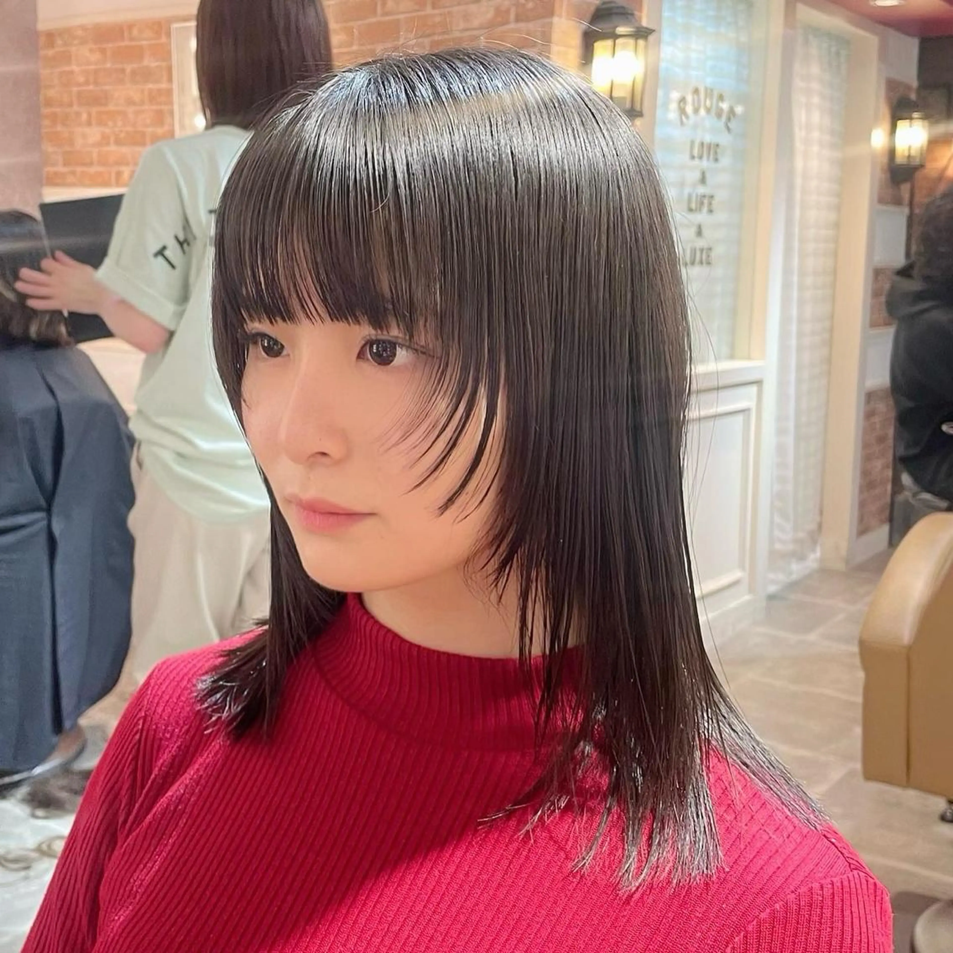 ミディアム 顔周りカット ウルフカット 🫧縮毛矯正/ウルフ /レイヤー/白倉のヘアスタイル