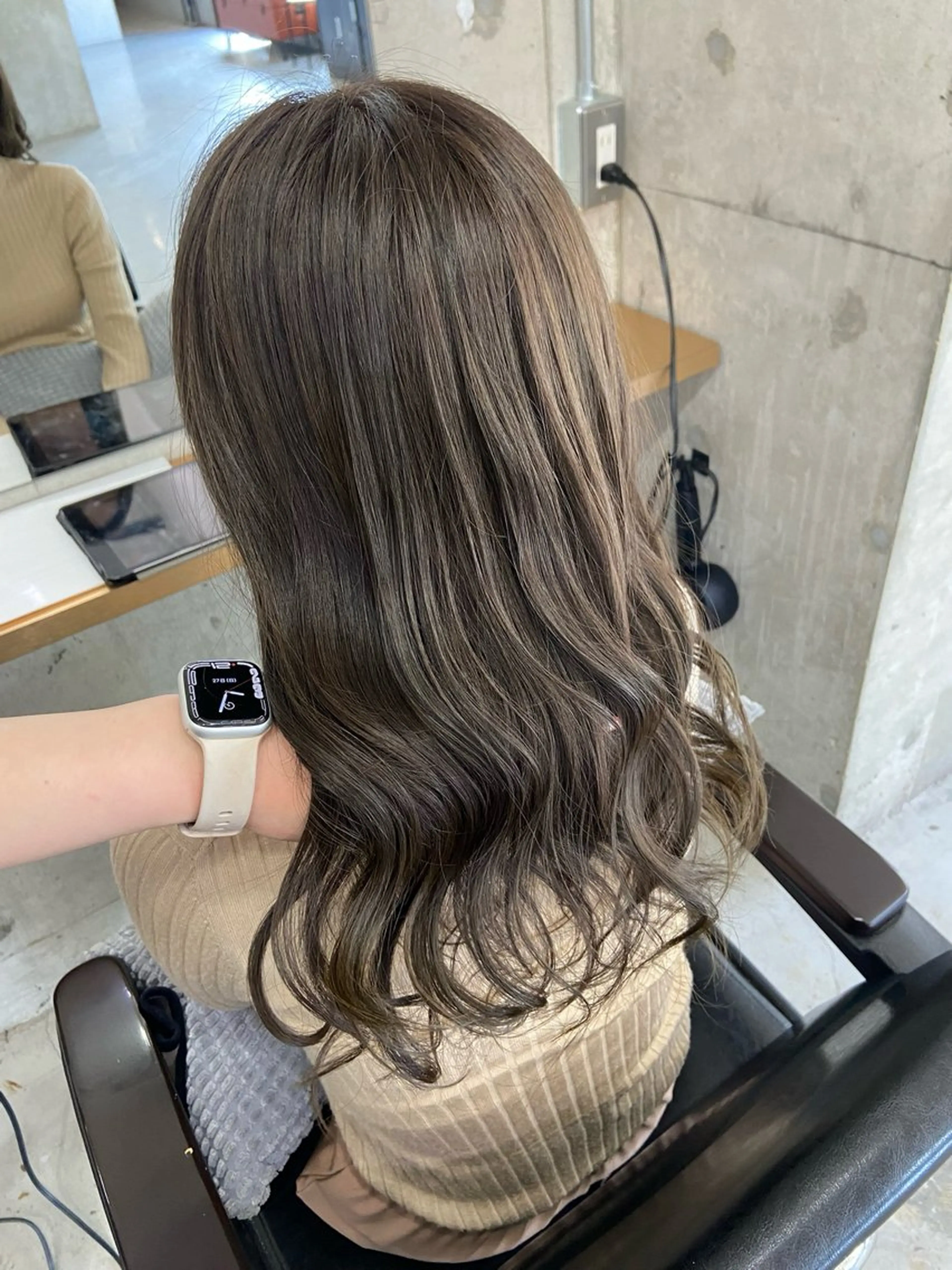 ロング カラー グレージュ オリーブグレージュ オリーブグレー カット ヘアカラー トリートメント 安住 日花のヘアスタイル