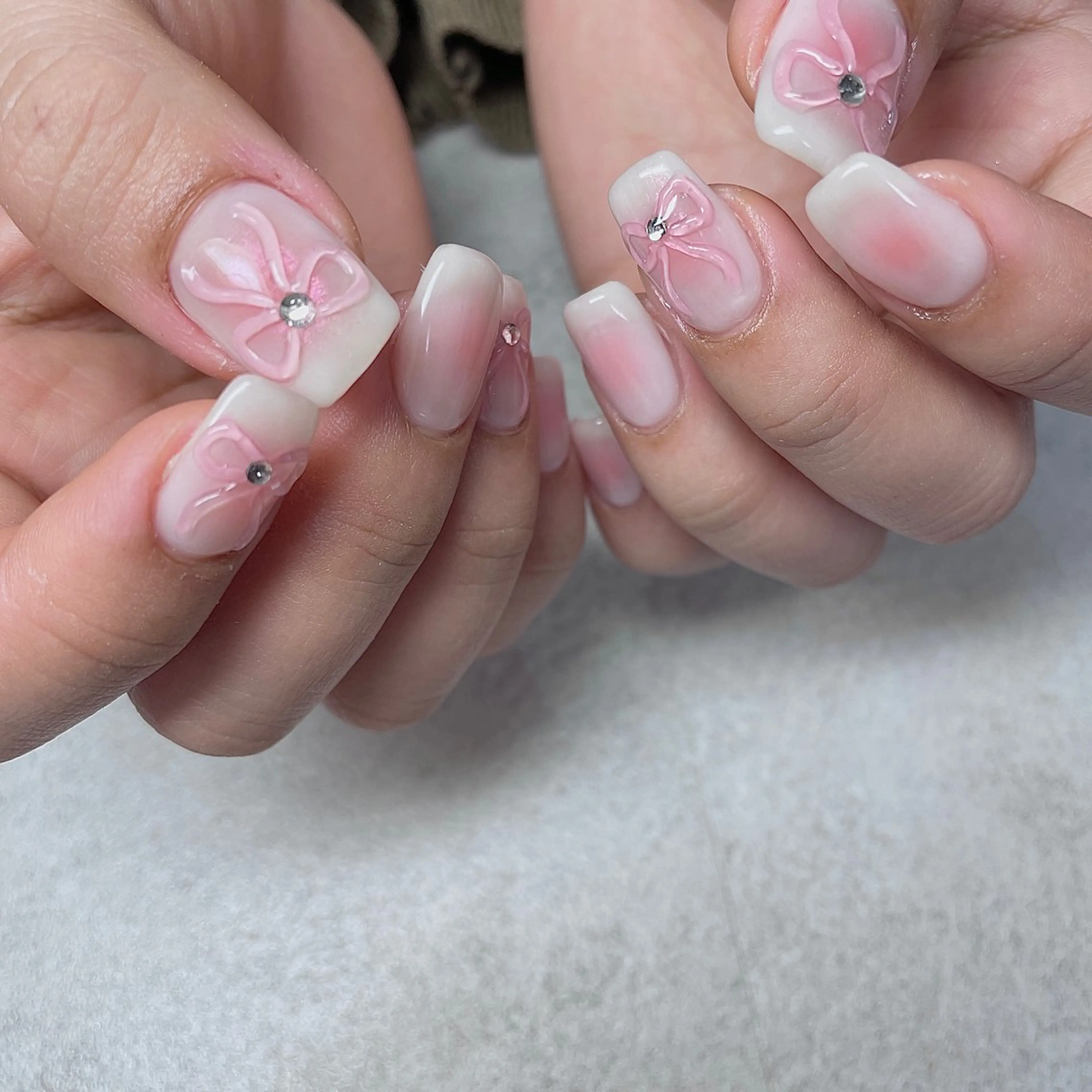 ネイル チークネイル 韓国ネイル オフィスネイル ピンク リボン ハンドネイル acs.n所属・ネイル，耳つぼ 風間すみれのその他イメージ