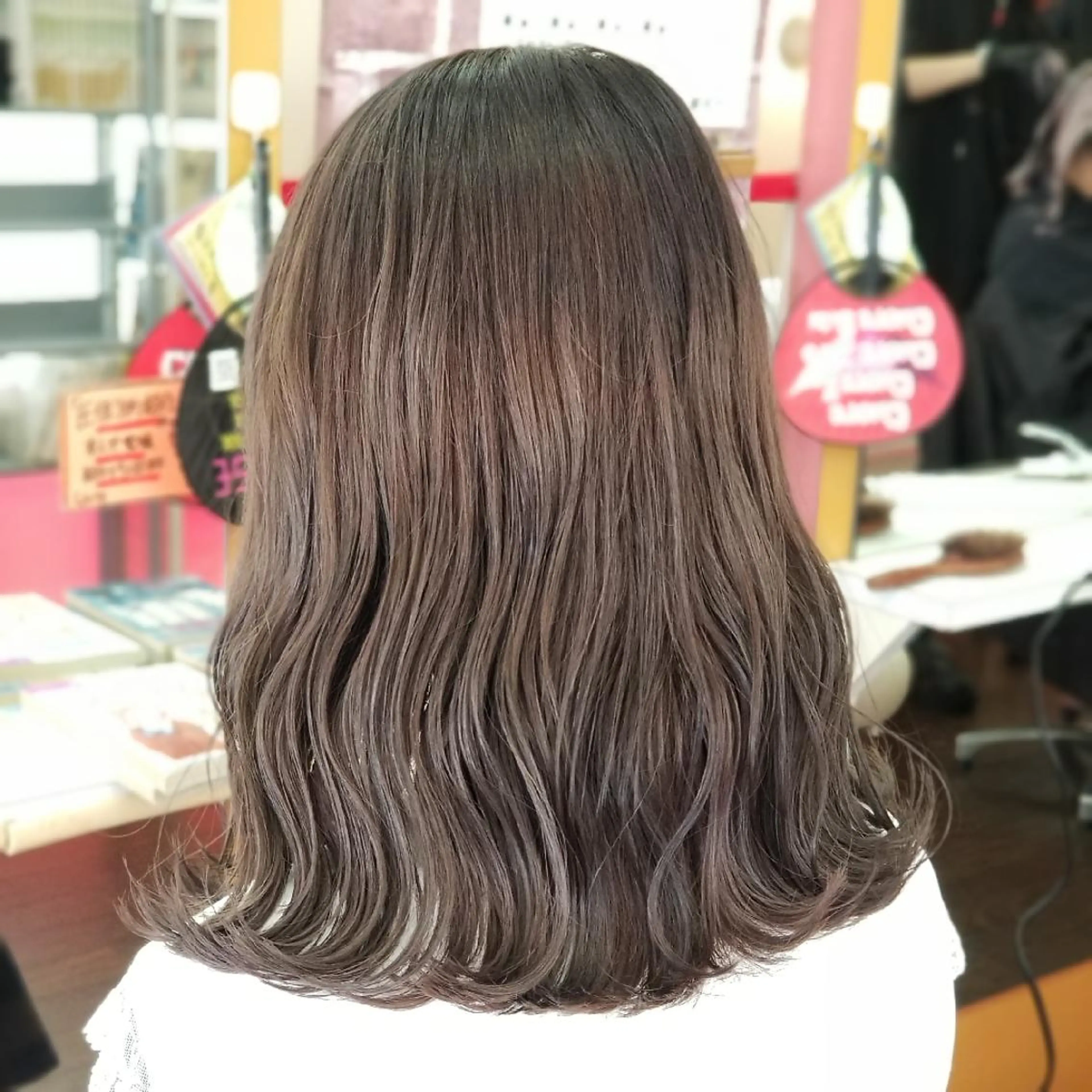 ミディアム カラー ブリーチ グラデーションカラー グレージュ カット ヘアカラー 植田 /エクステ /ブリーチ/髪質改善のヘアスタイル