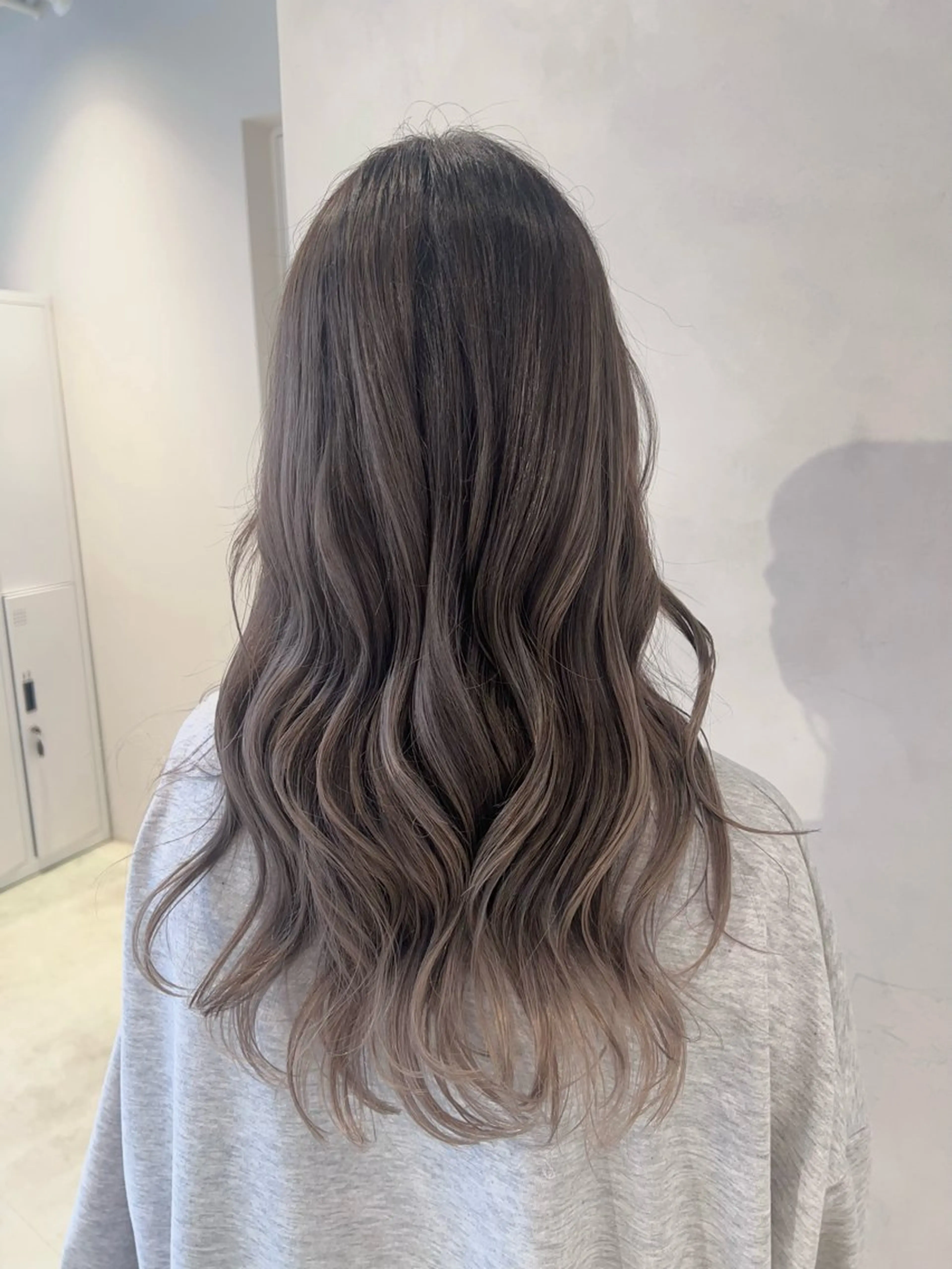 ロング レイヤーカット ヘアカラー トリートメント 渋谷ハイトーン/ デザインカラー阿部のヘアスタイル