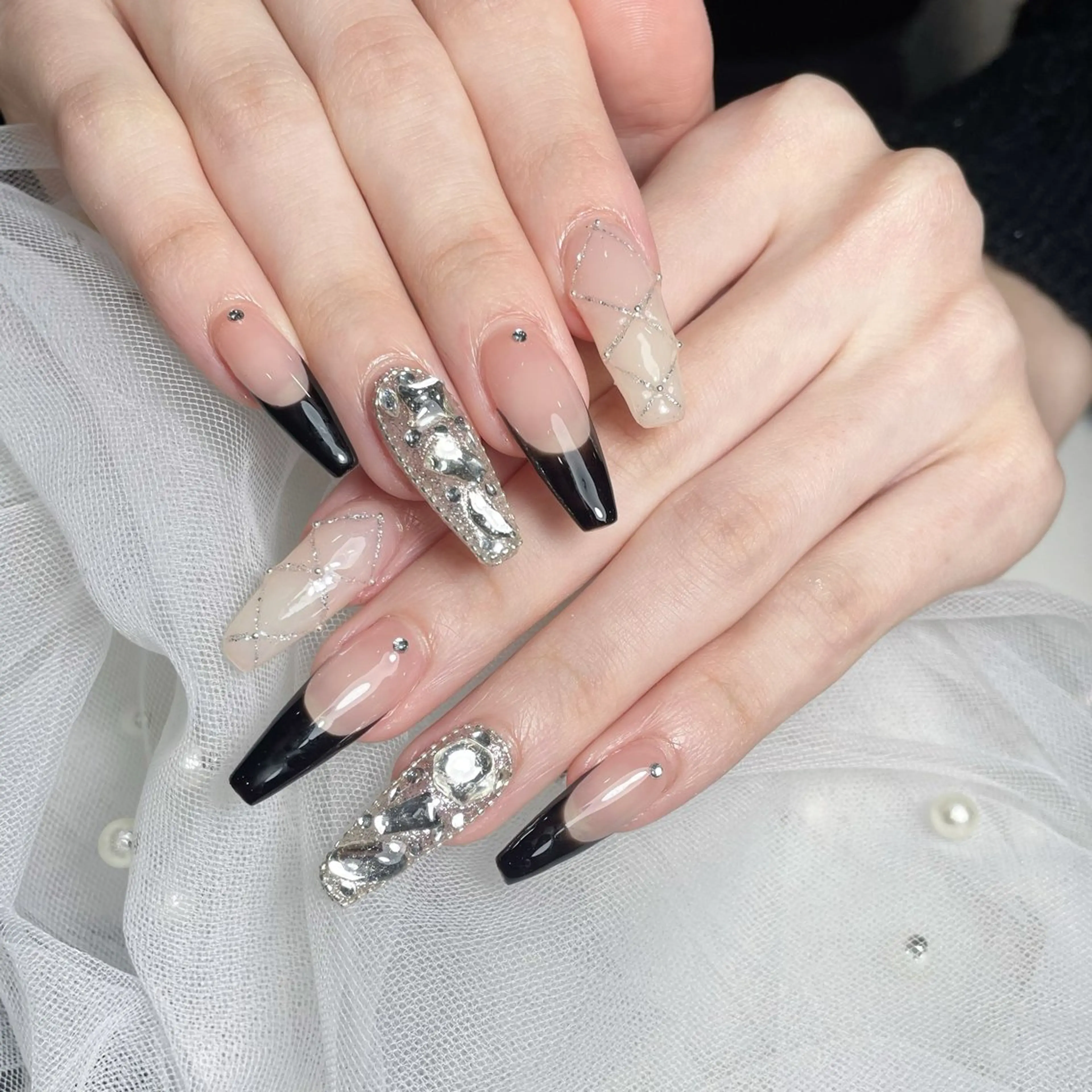ネイル キラキラネイル シンプルネイル 春ネイル ワンホンネイル 冬ネイル Quynh Sora Nailのネイルデザイン