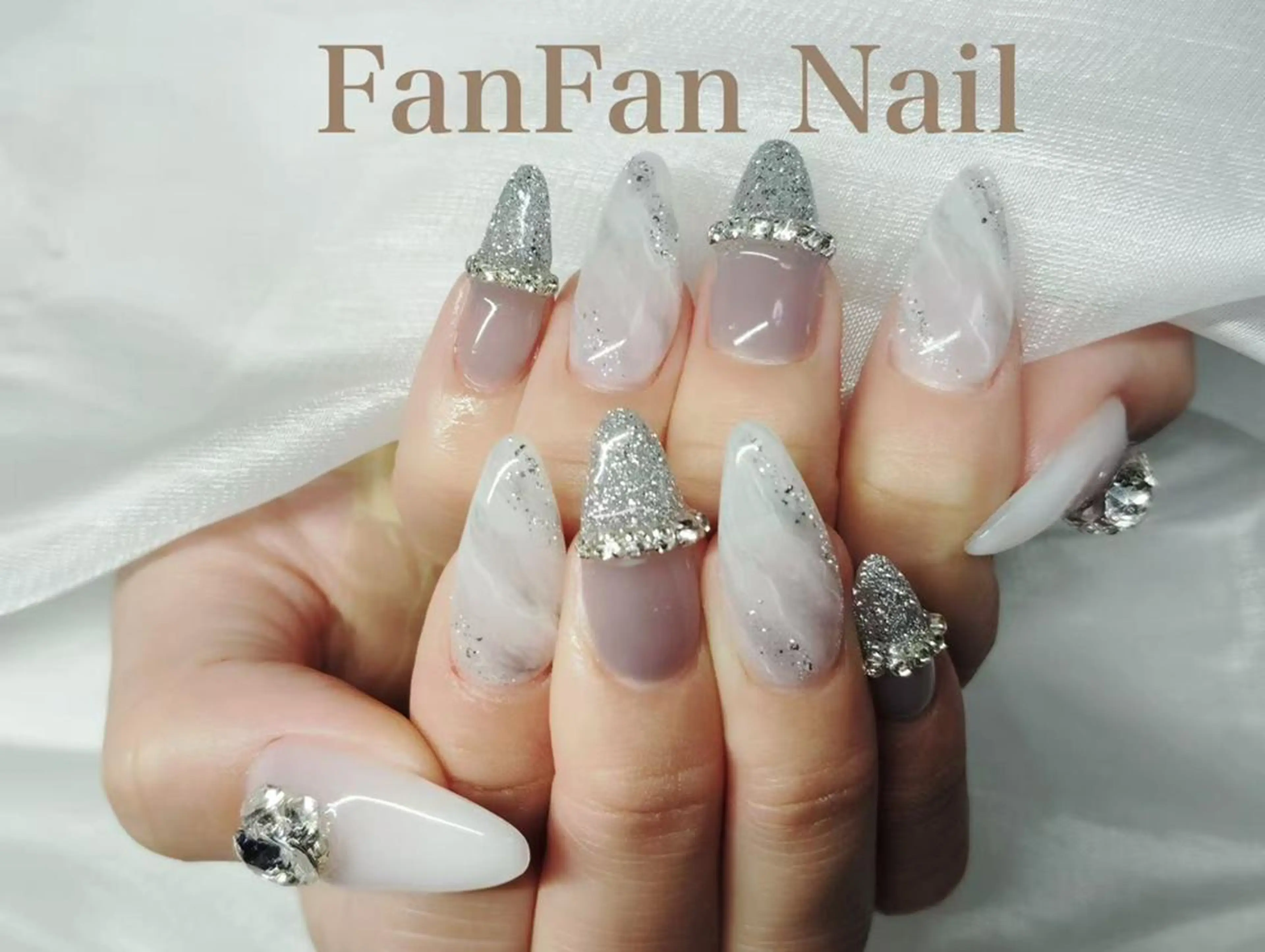 ネイル アートネイル オーロラネイル ガーリー キラキラネイル 韓国ネイル Fanfan  長さ出し専門のネイルデザイン