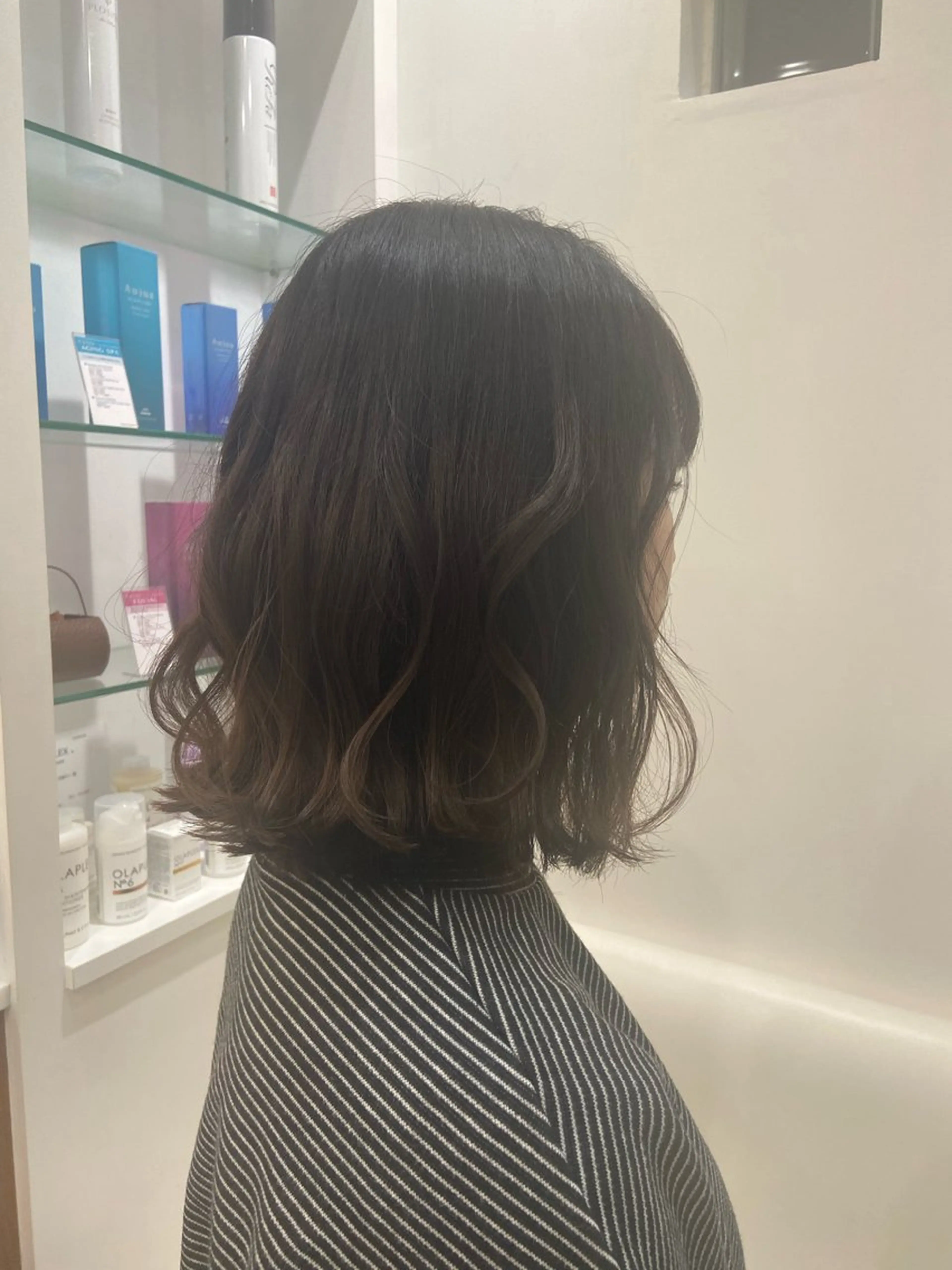 ミディアム atelier doux dimanche（アトリエ・ドゥー・ディマンシュ）所属・Fukamiレイヤー 透明感カラーのヘアスタイル