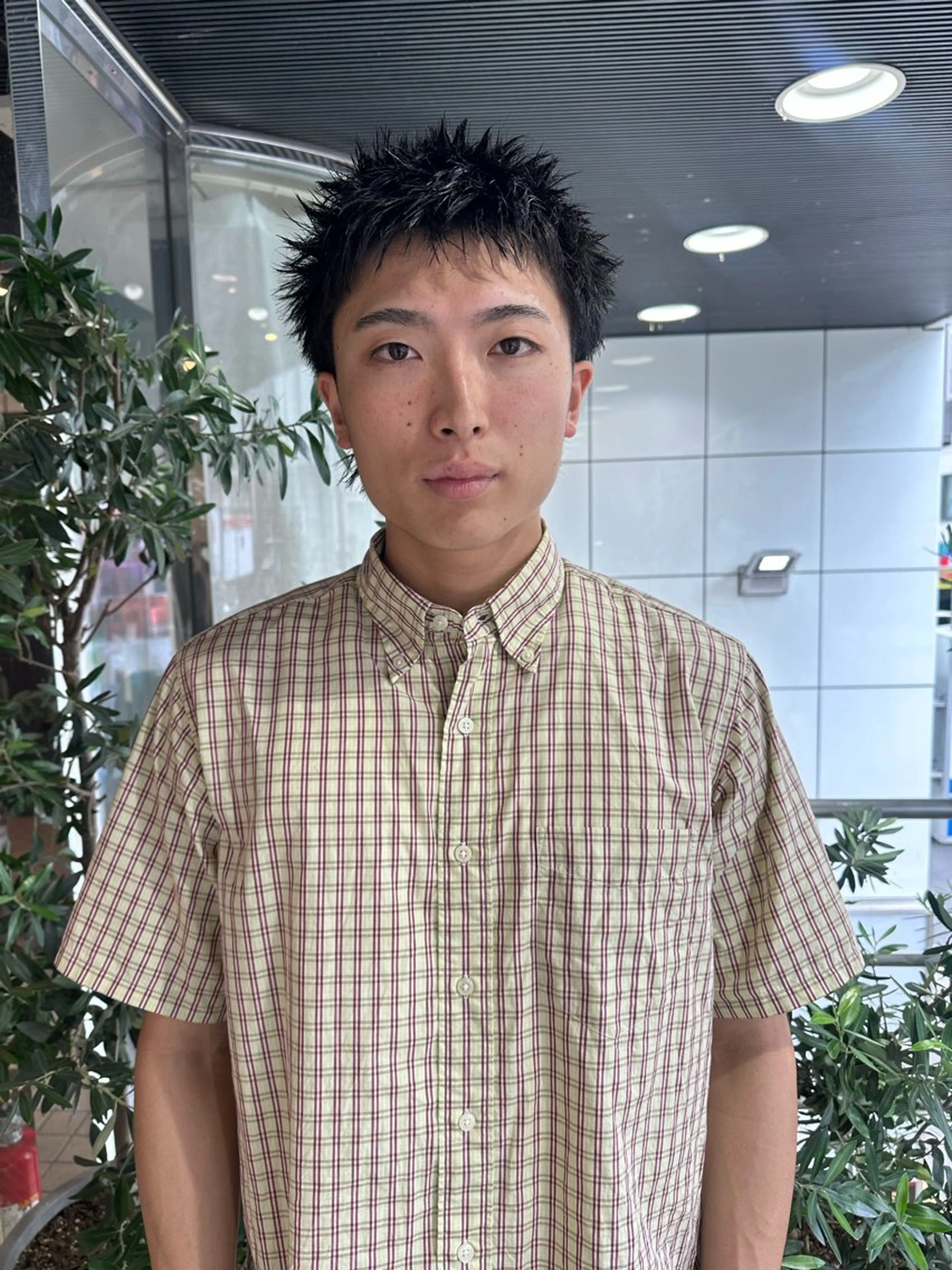 ショート メンズ 切りっぱなしボブ メンズブリーチ メンズハイライト メンズハイトーン メンズインナーカラー HARUKI🏔️/ メンズ/透け感カラーのヘアスタイル