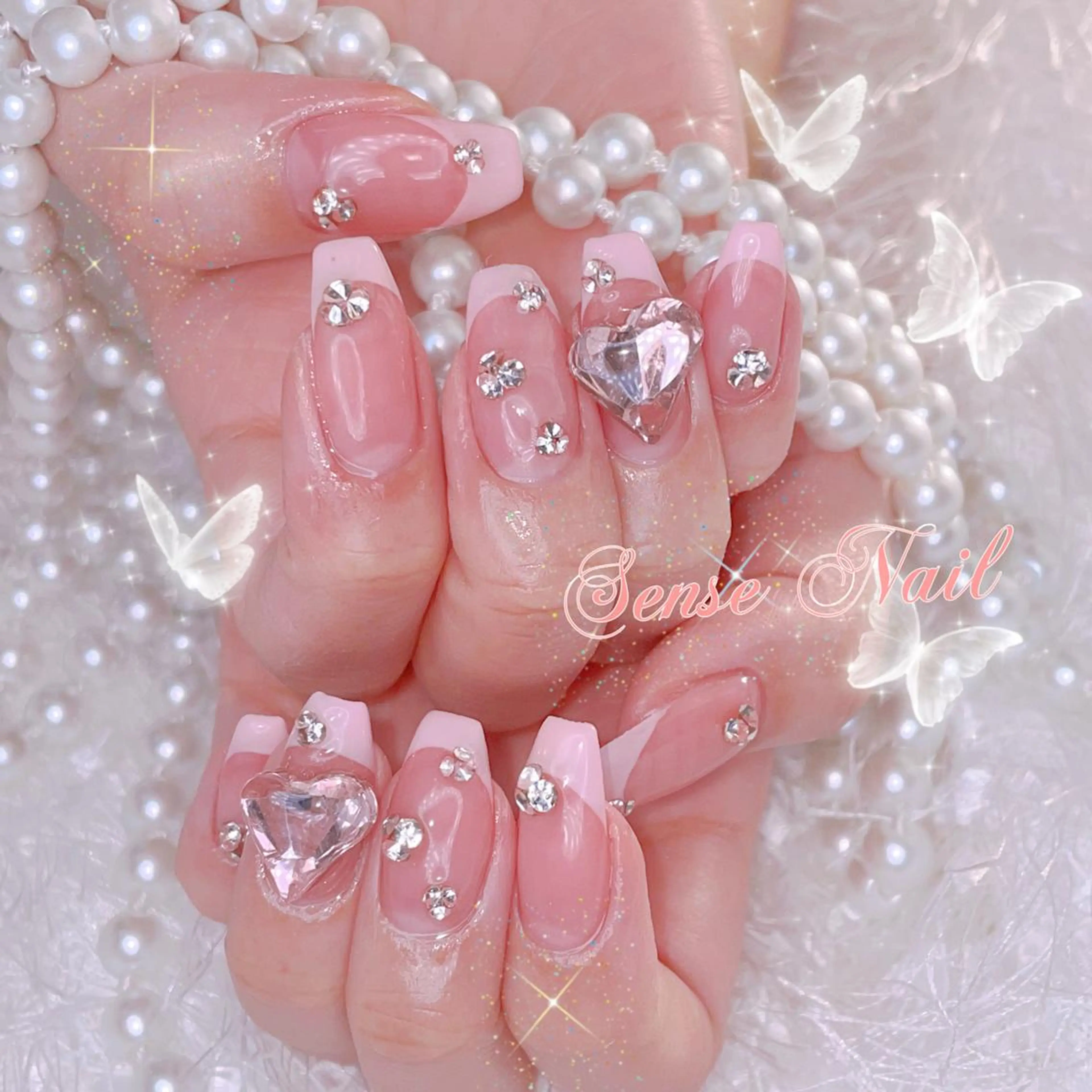 ネイル セミロング ハート ハンドネイル 🦋 Queenieのネイルデザイン