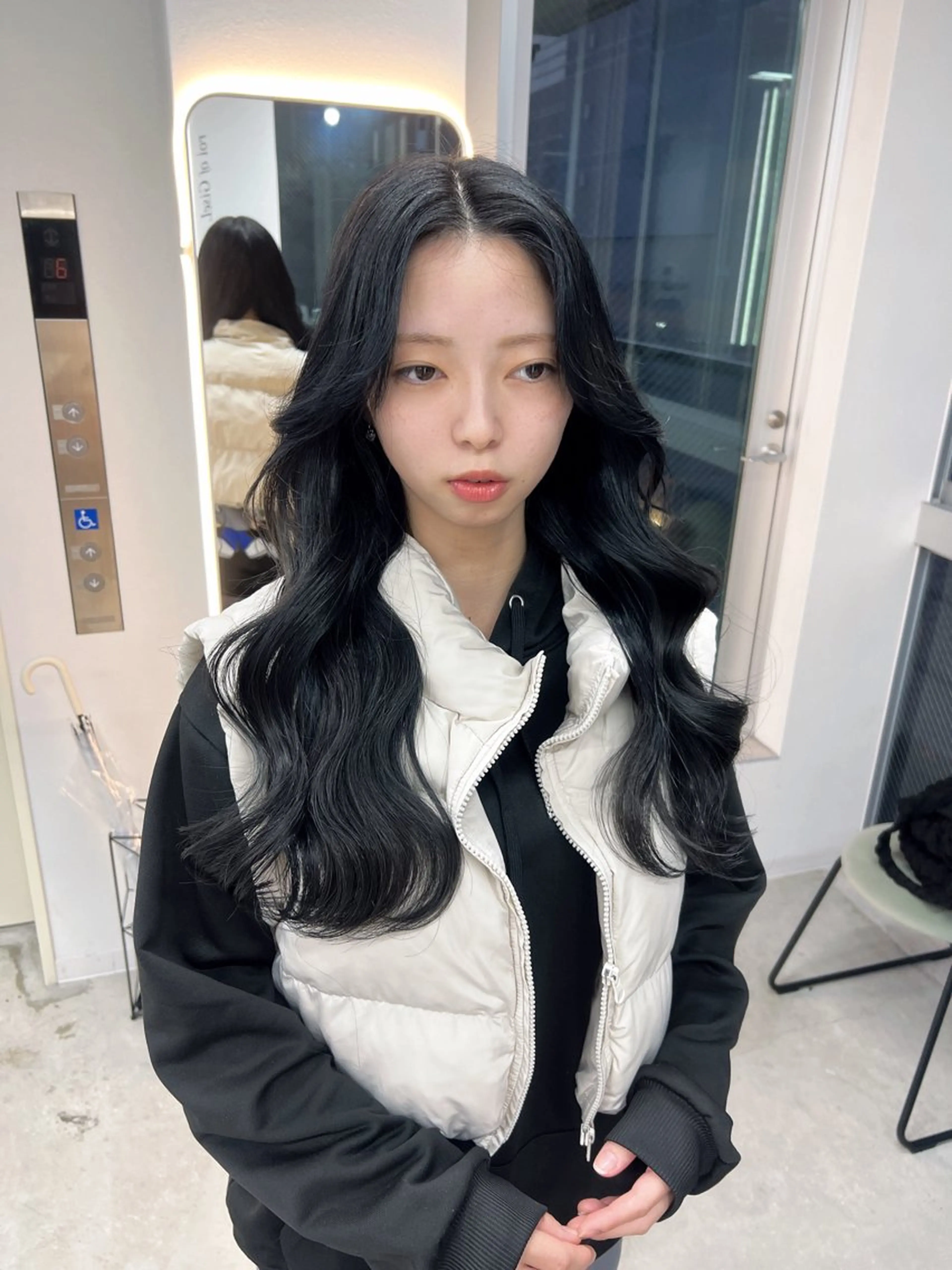 ロング カット ヘアカラー maya レイヤーカットのヘアスタイル