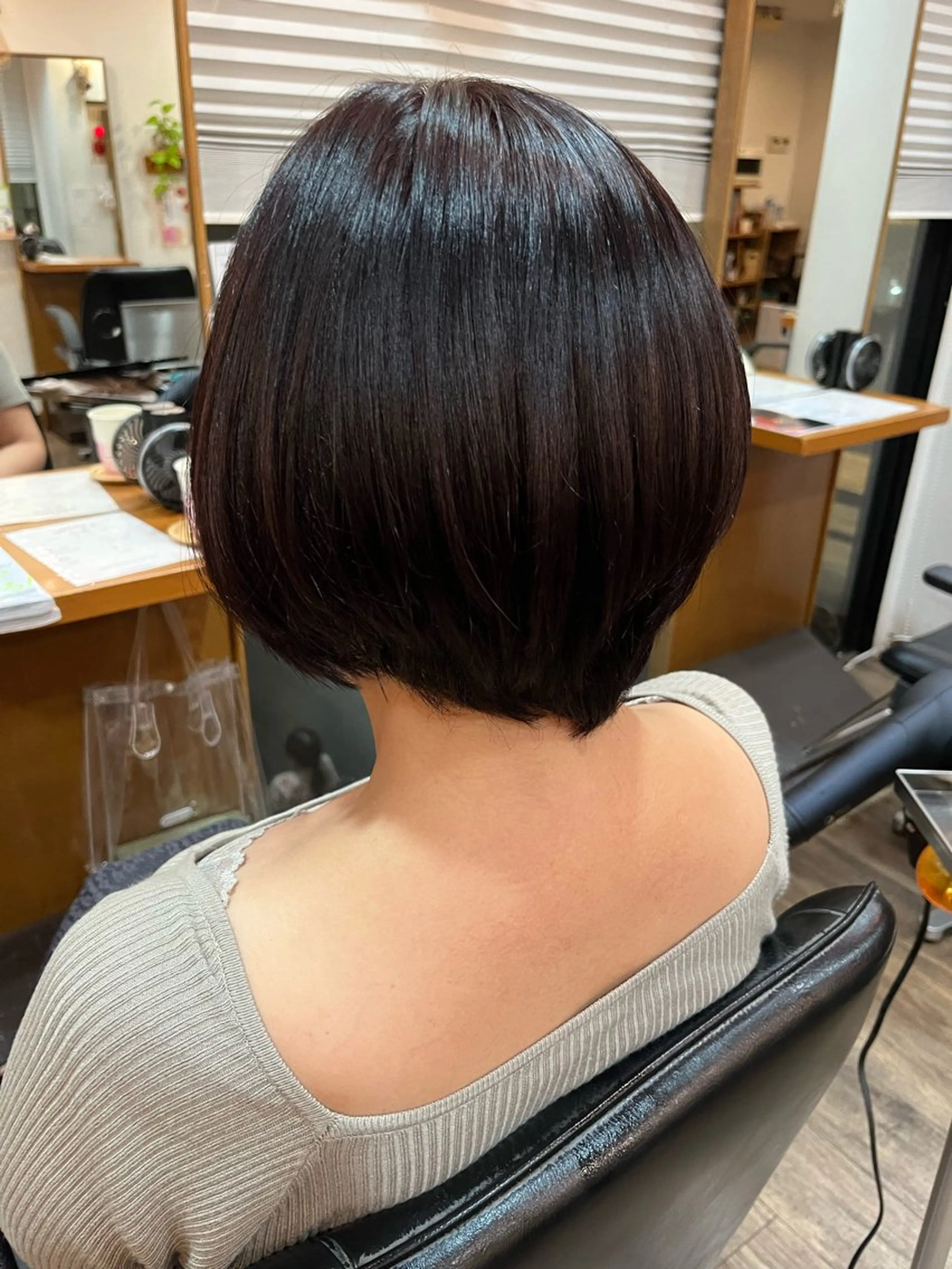 グレーカラー(白髪染め、酸性カラー)の写真