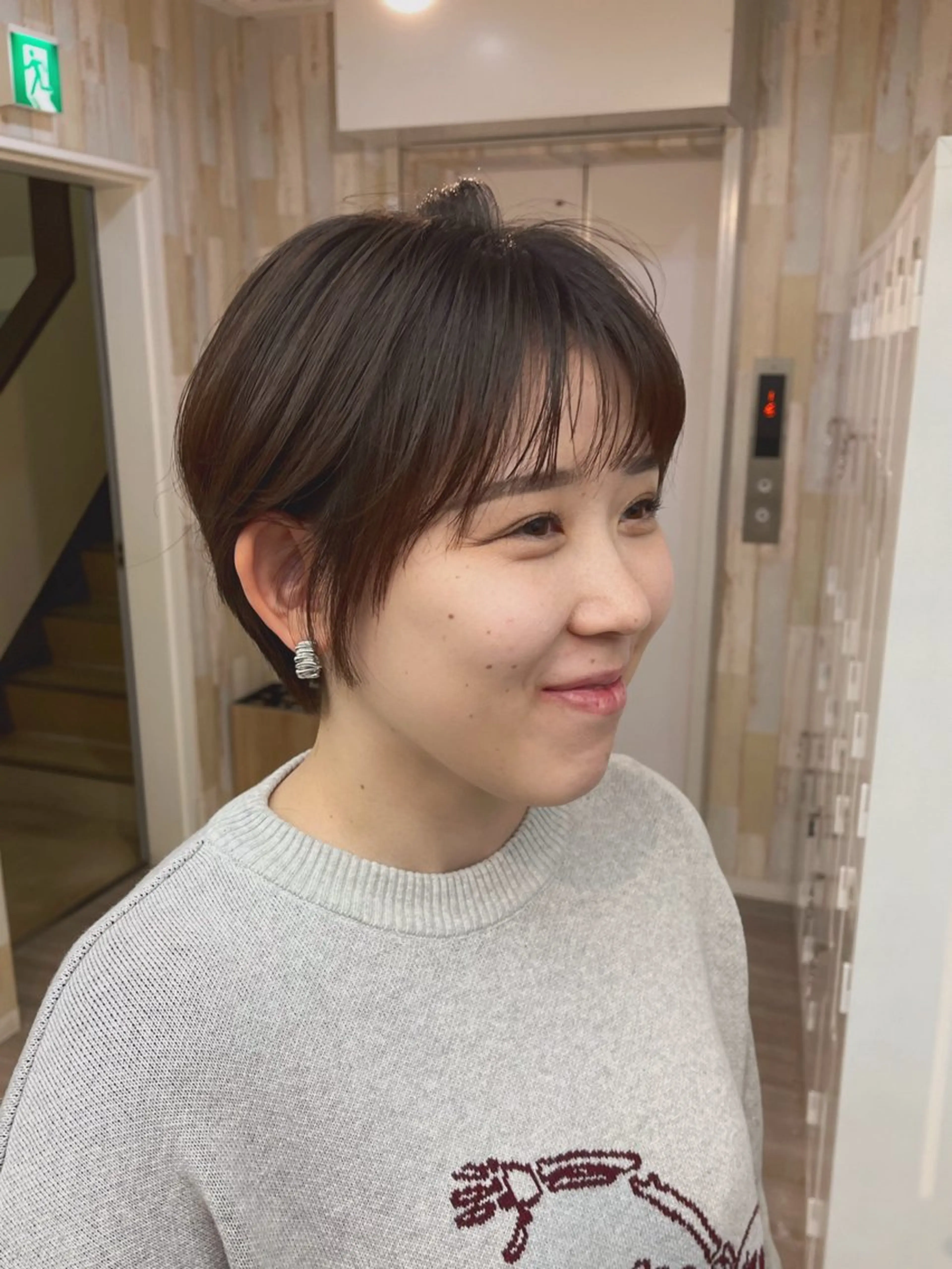 ショート カラー パーマ ヘアアレンジ メンズ 顔周りカット 似合わせカット ショートヘア カット ヘアカラー トリートメント ヘッドスパ ヘアセット ®️レイヤー/透明感 カラー/星野六三四のヘアスタイル