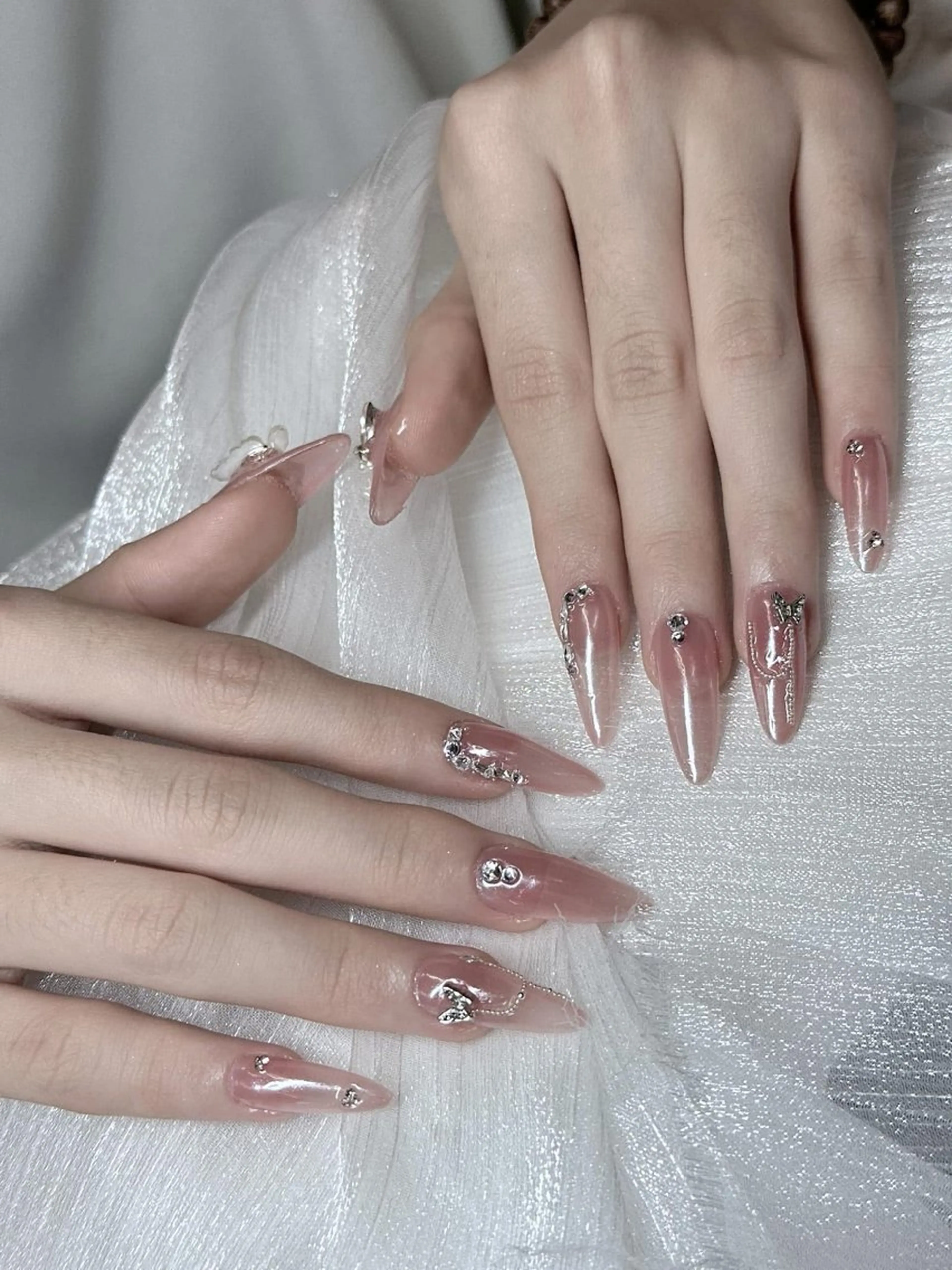 ネイル チークネイル フレンチネイル グラデーション キラキラネイル 韓国ネイル ハンドネイル Minette nailHuongのネイルデザイン