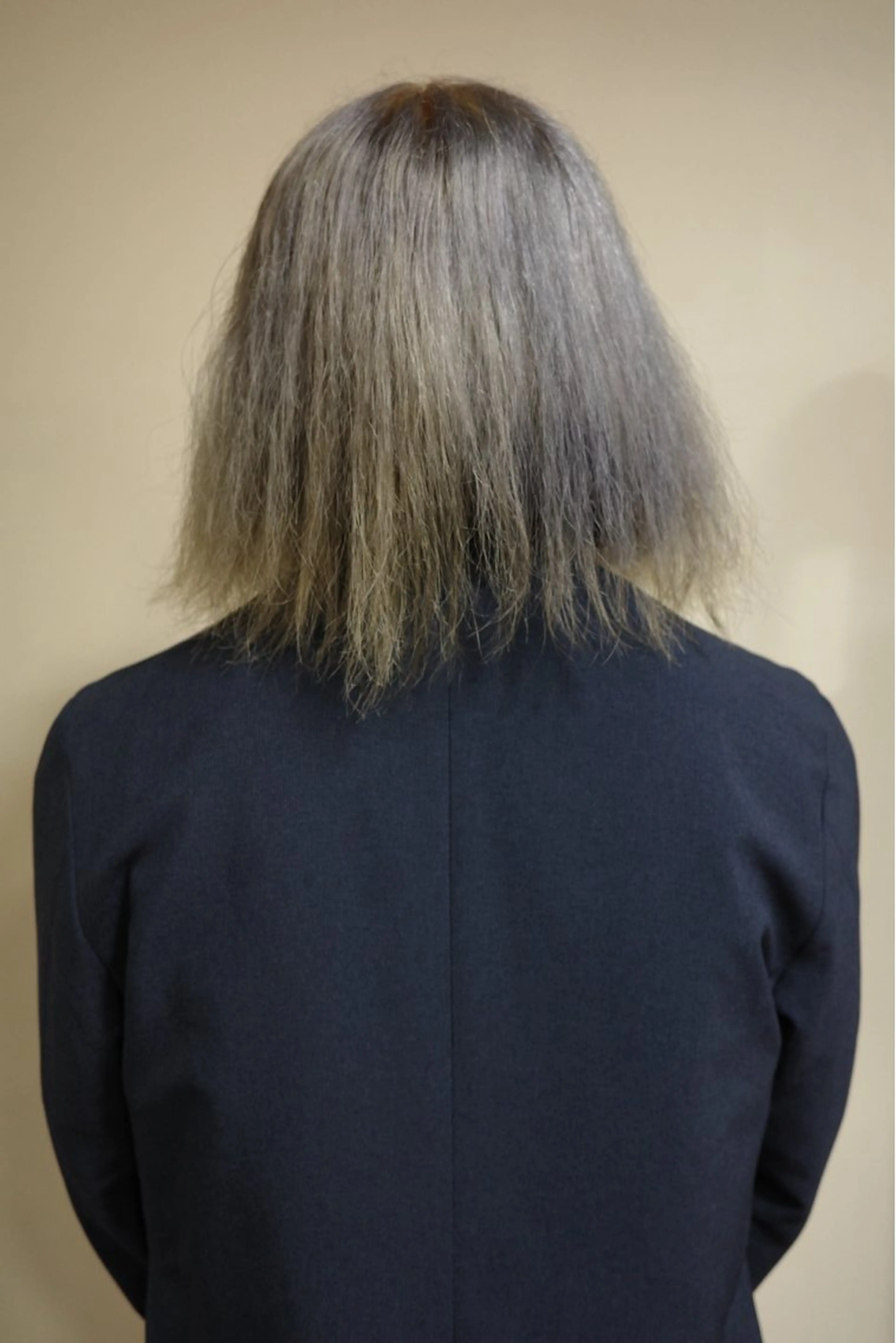 セミロング カラー メンズ メンズブリーチ ブリーチ シルバー boucle所属・浅岡 昭汰のヘアスタイル