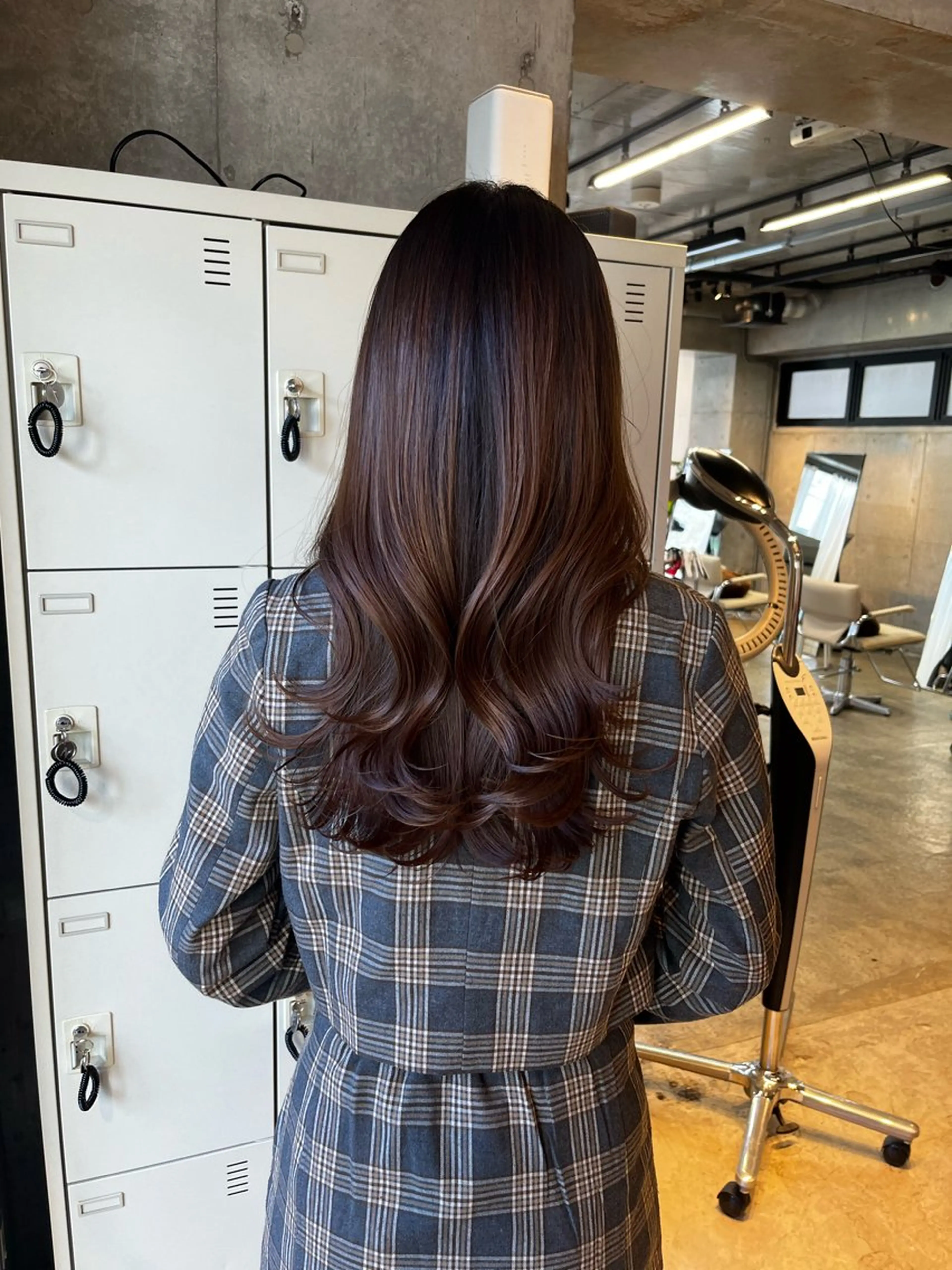 ロング ウルフとデザイン カラーの神のヘアスタイル