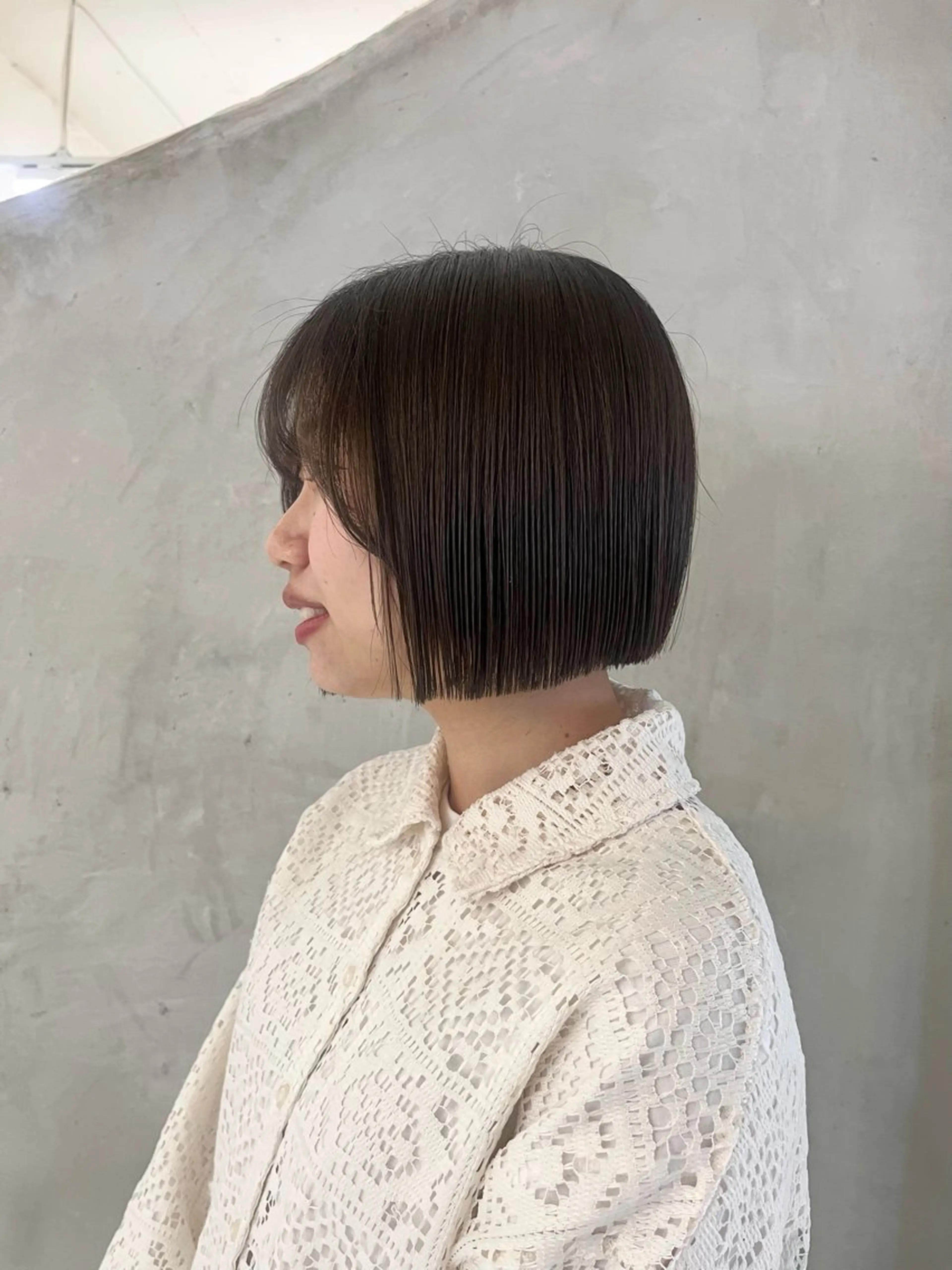 ミディアム カラー カット ヘアカラー トリートメント effect横浜所属・切りっぱなしボブ/ 艶カラー/綾莉のヘアスタイル
